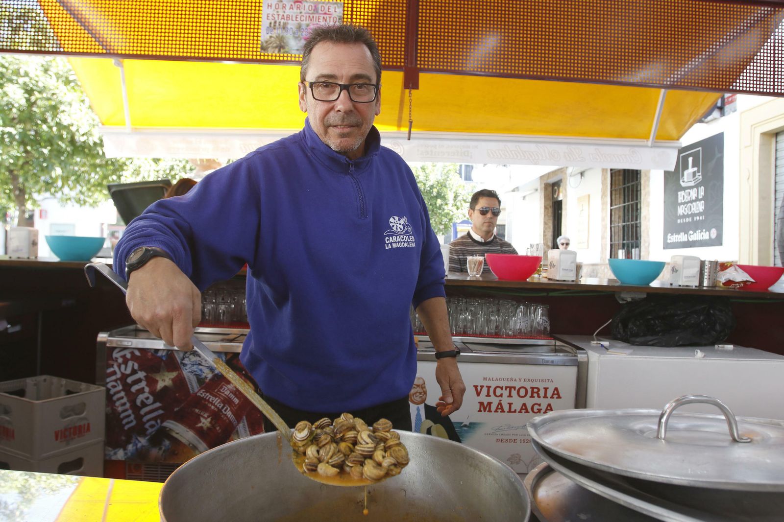 El puesto de caracoles de La Magdalena, en fotos