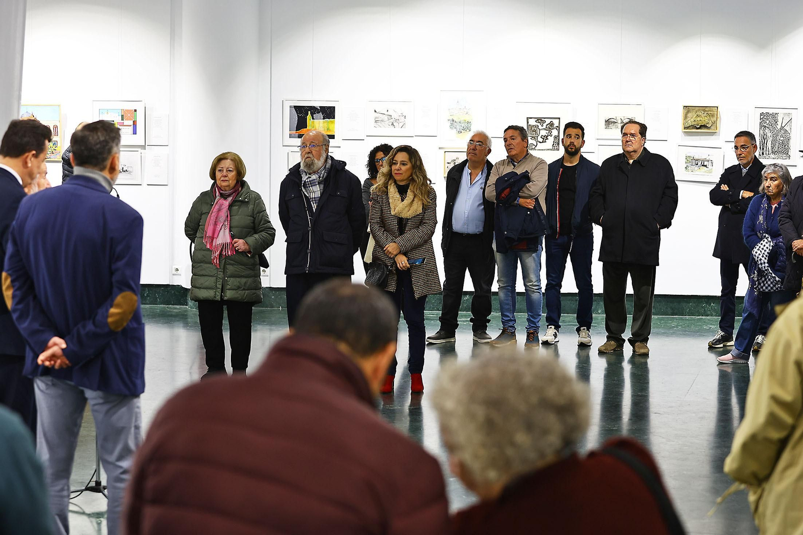 Imágenes de la inauguración de la exposición A PONIENTE en Caja Rural del Sur