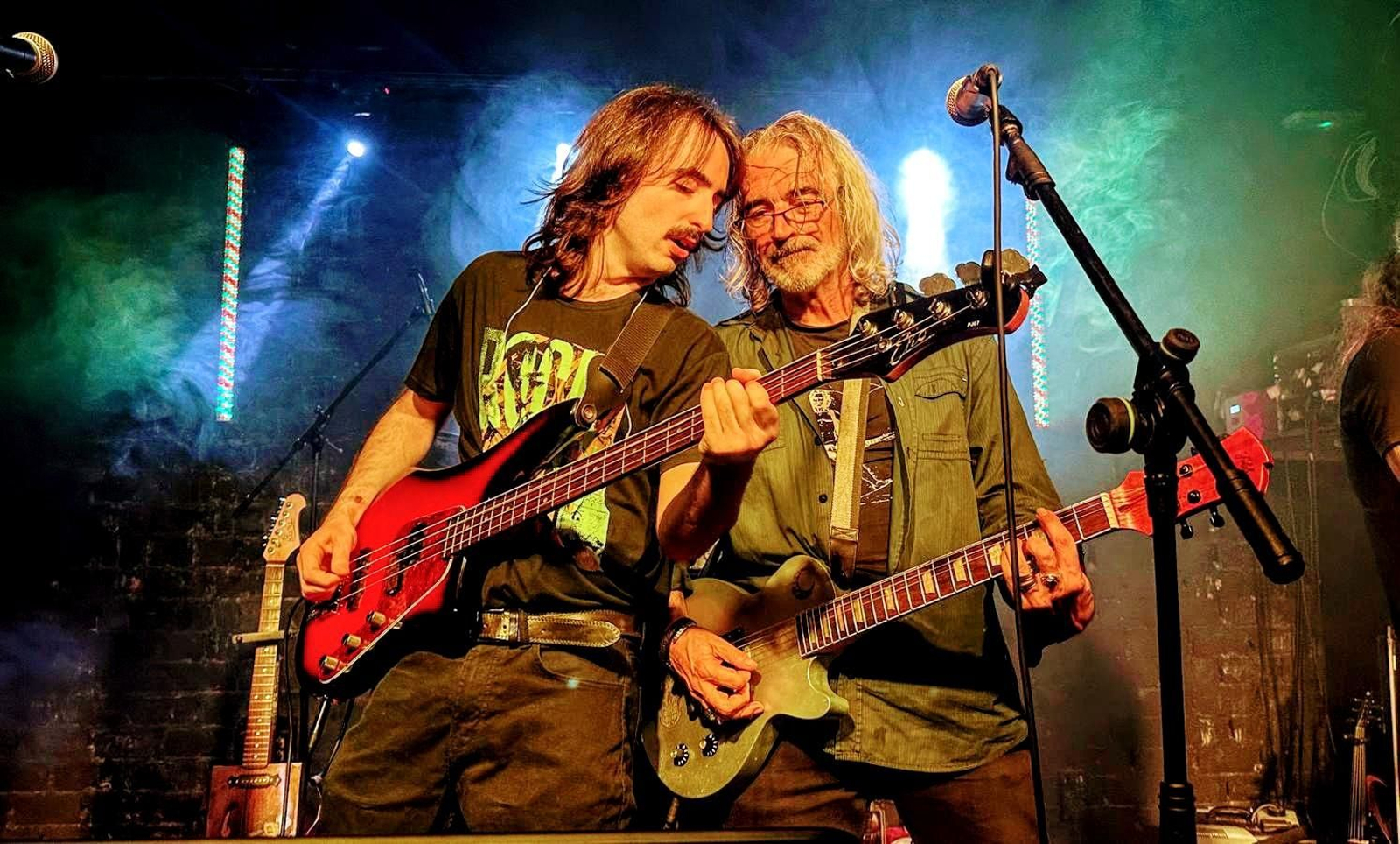 Fidel Camacho, en el concierto de presentación del disco 'Retales' en Huelva Rock. 