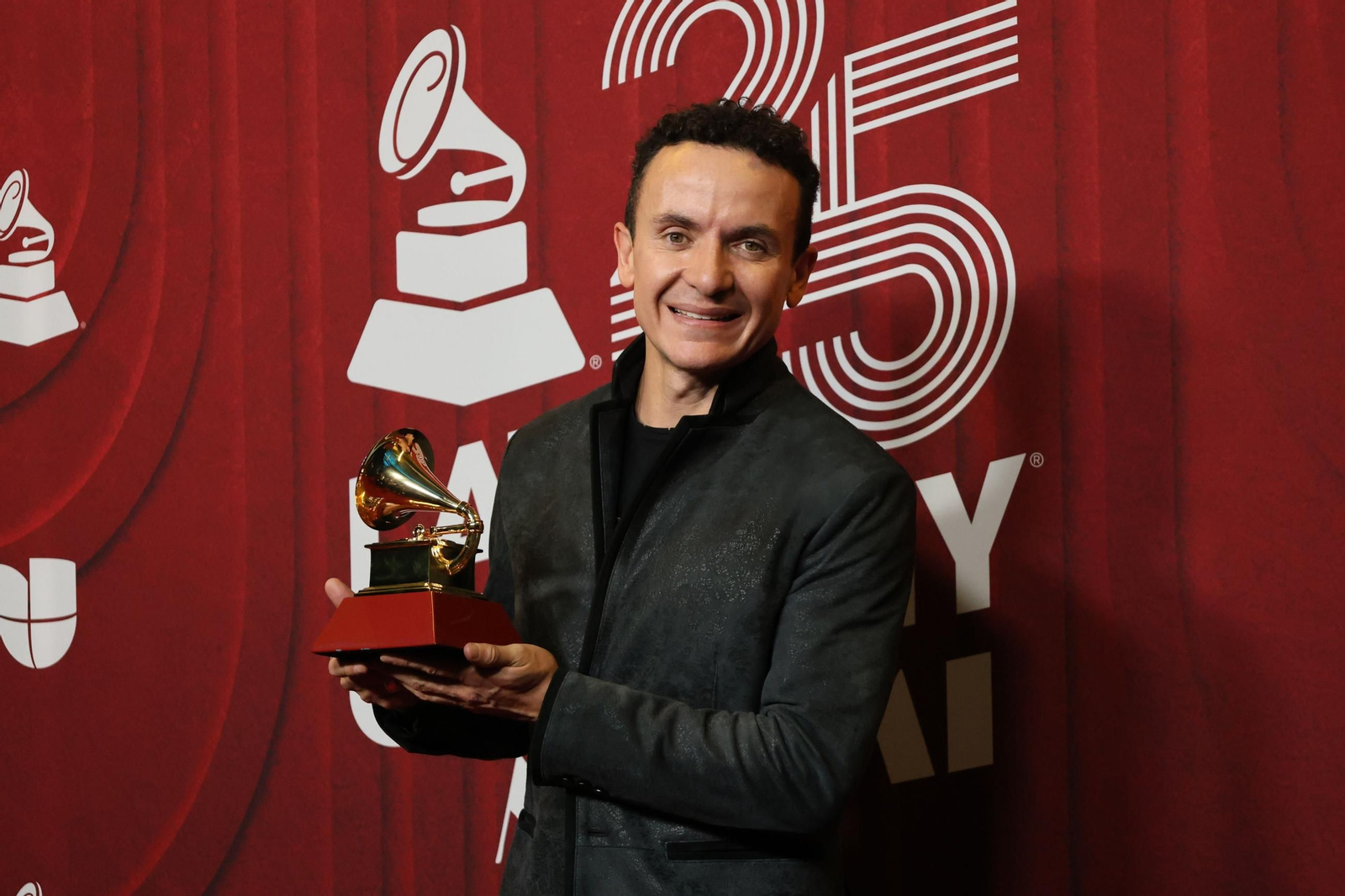 Todos los famosos, tendencias y curiosidades en la alfombra roja de la 25 edición de los Grammy Latinos