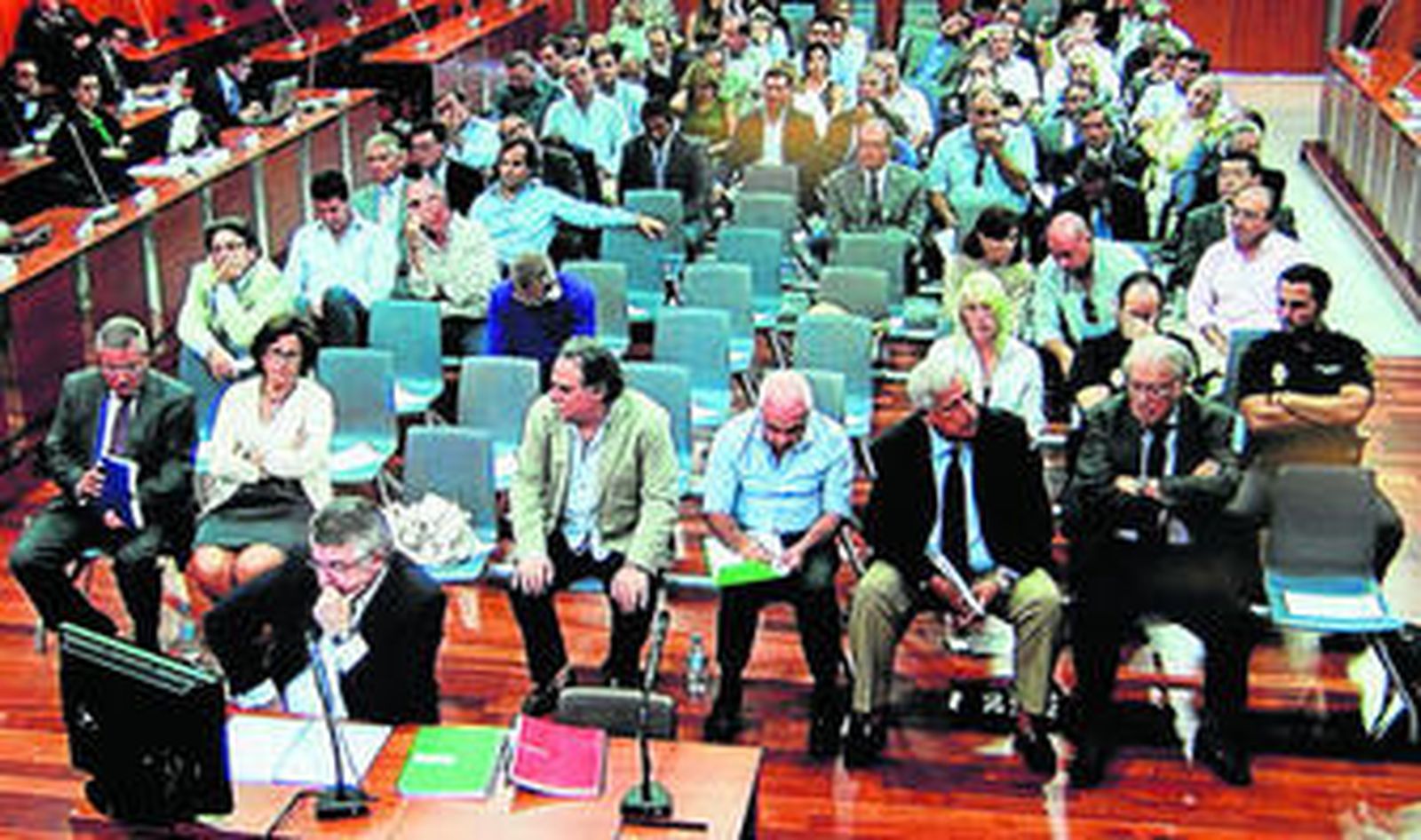 Vista de los acusados en el actual bloque de Malaya. El tercero por la derecha, Sabino Falconieri, que le suministraba relojes a Roca.