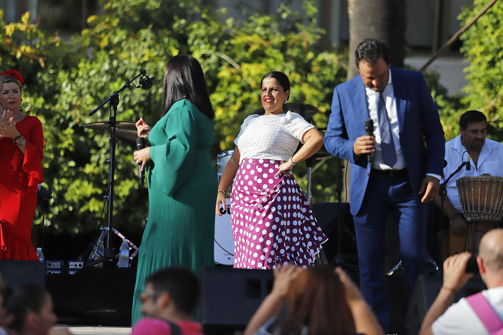 Imágenes de la Feria de las Sevillanas en los jardines del muelle