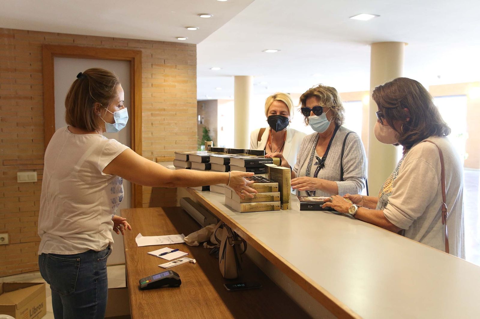 Fotogalería de Diario de los Libros, con Fernando J. Múñez y su obra 'Los diez escalones'