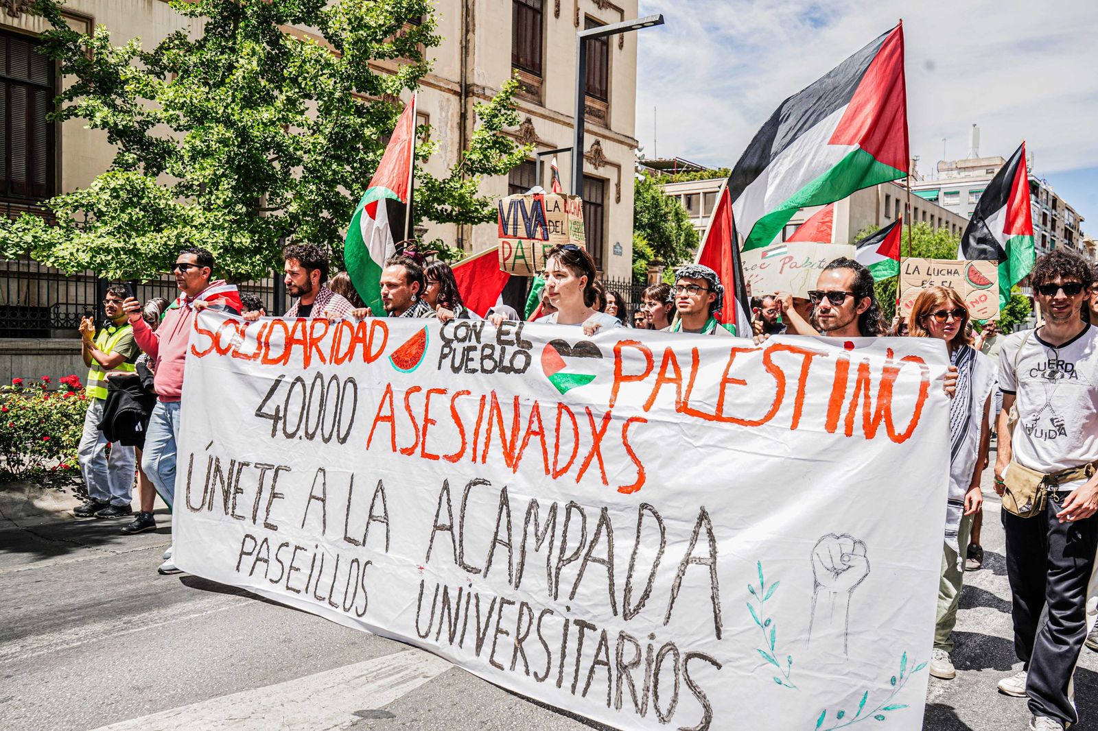 Las mejores imágenes de la manifestación contra el comercio de armas y relaciones con Israel en Granada