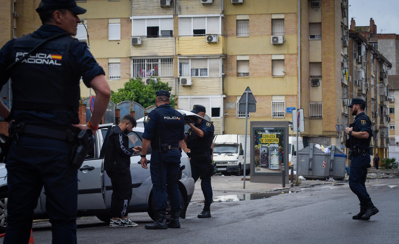Macrorredada de la Policía Nacional en las Tres Mil Viviendas tras los tiroteos con armas de guerra
