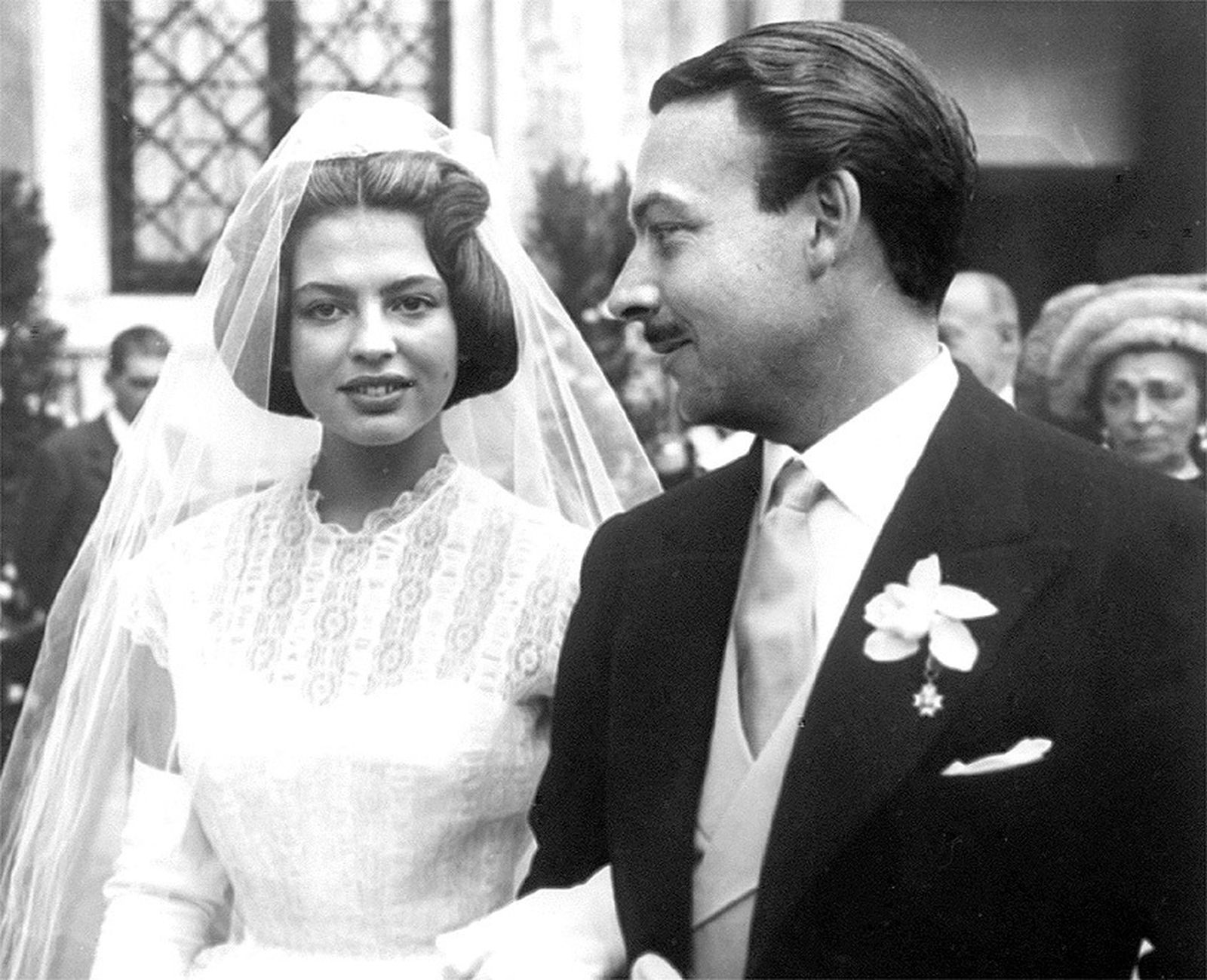 La princesa Ira Fürstenberg y Alfonso de Hohenlohe el día de su enlace matrimonial en 1955.