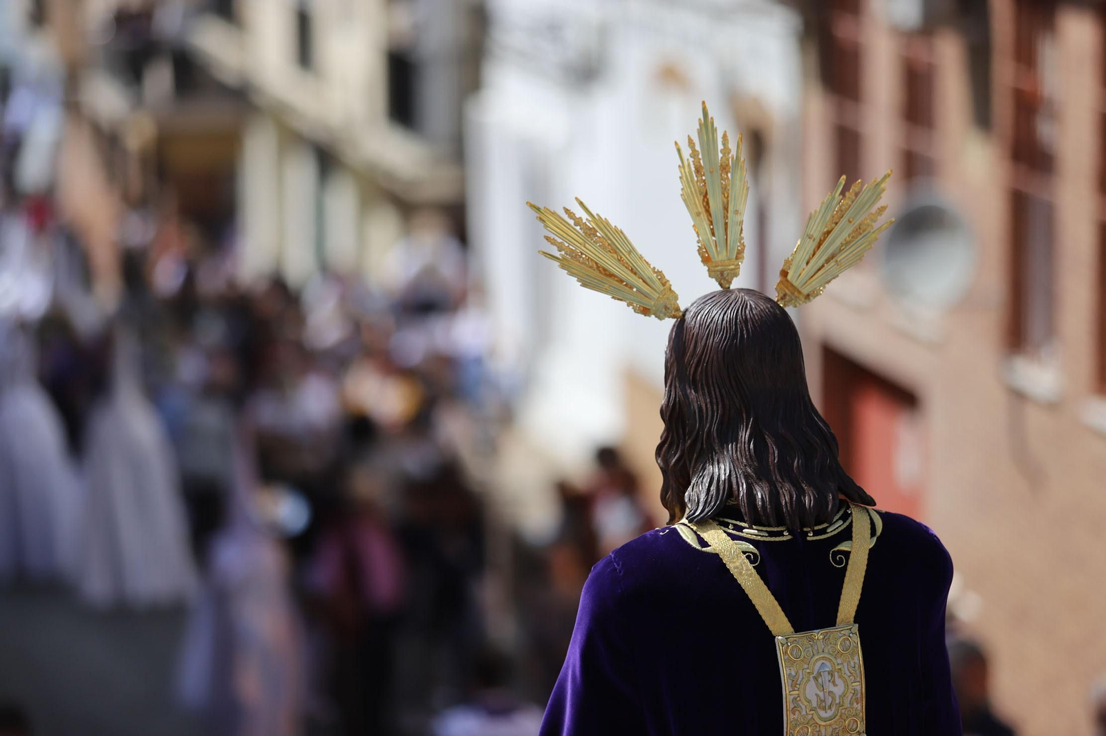 Imágenes del recorrido de la Hermandad del Cristo Cautivo de Huelva