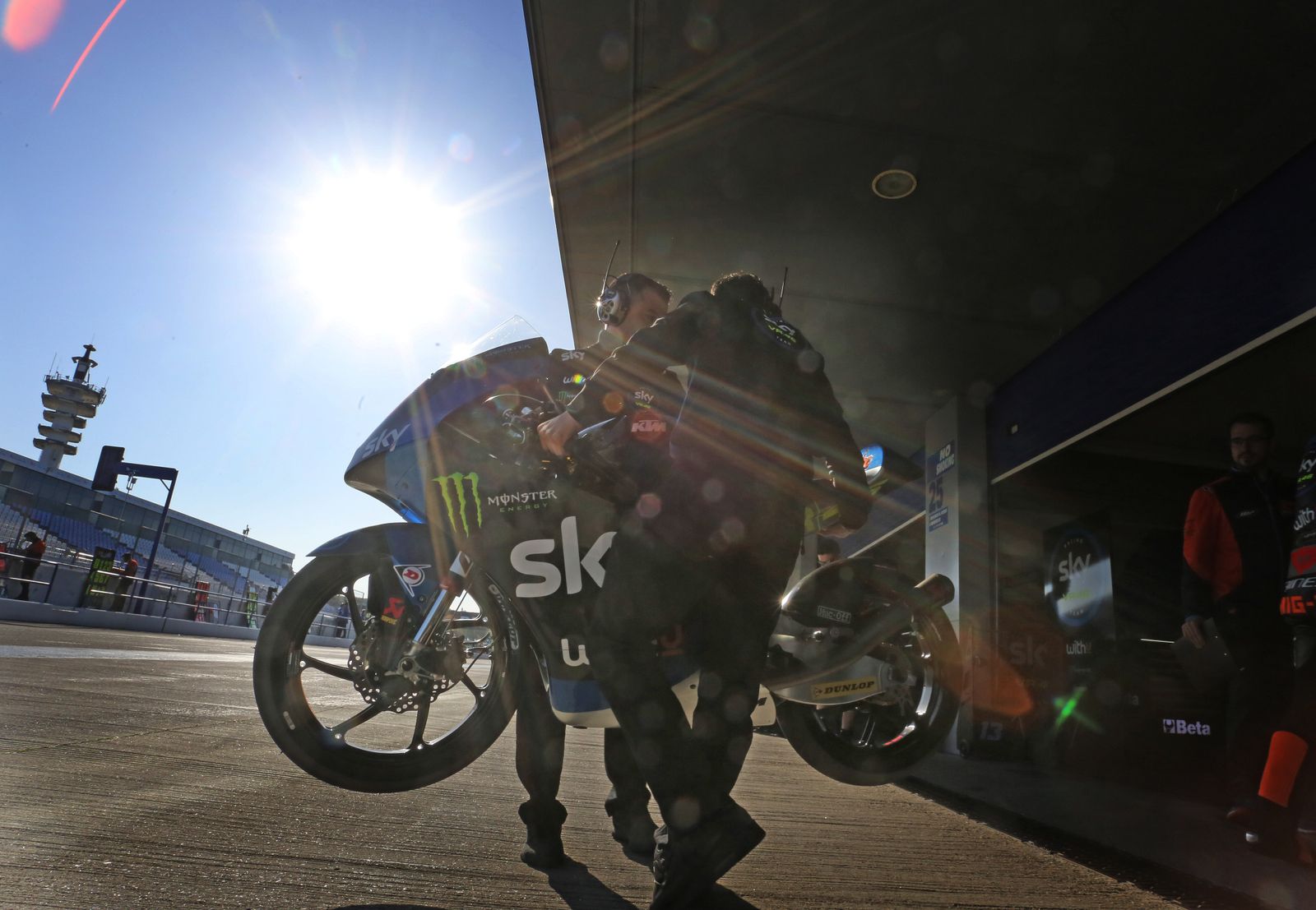 Segundo día de entrenamientos de Moto2 y Moto3 en el Circuito de Jerez