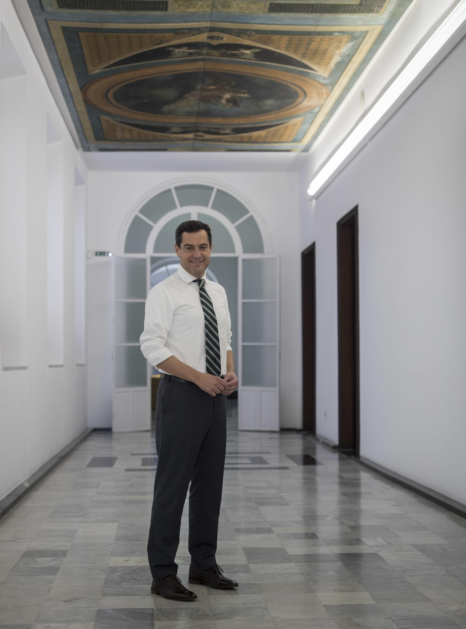 Juanma Moreno, en los pasillos de San Telmo.