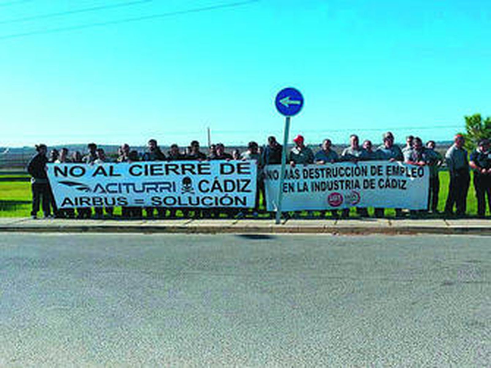 La plantilla se concentró ayer junto al comité del CBC, en El Puerto.