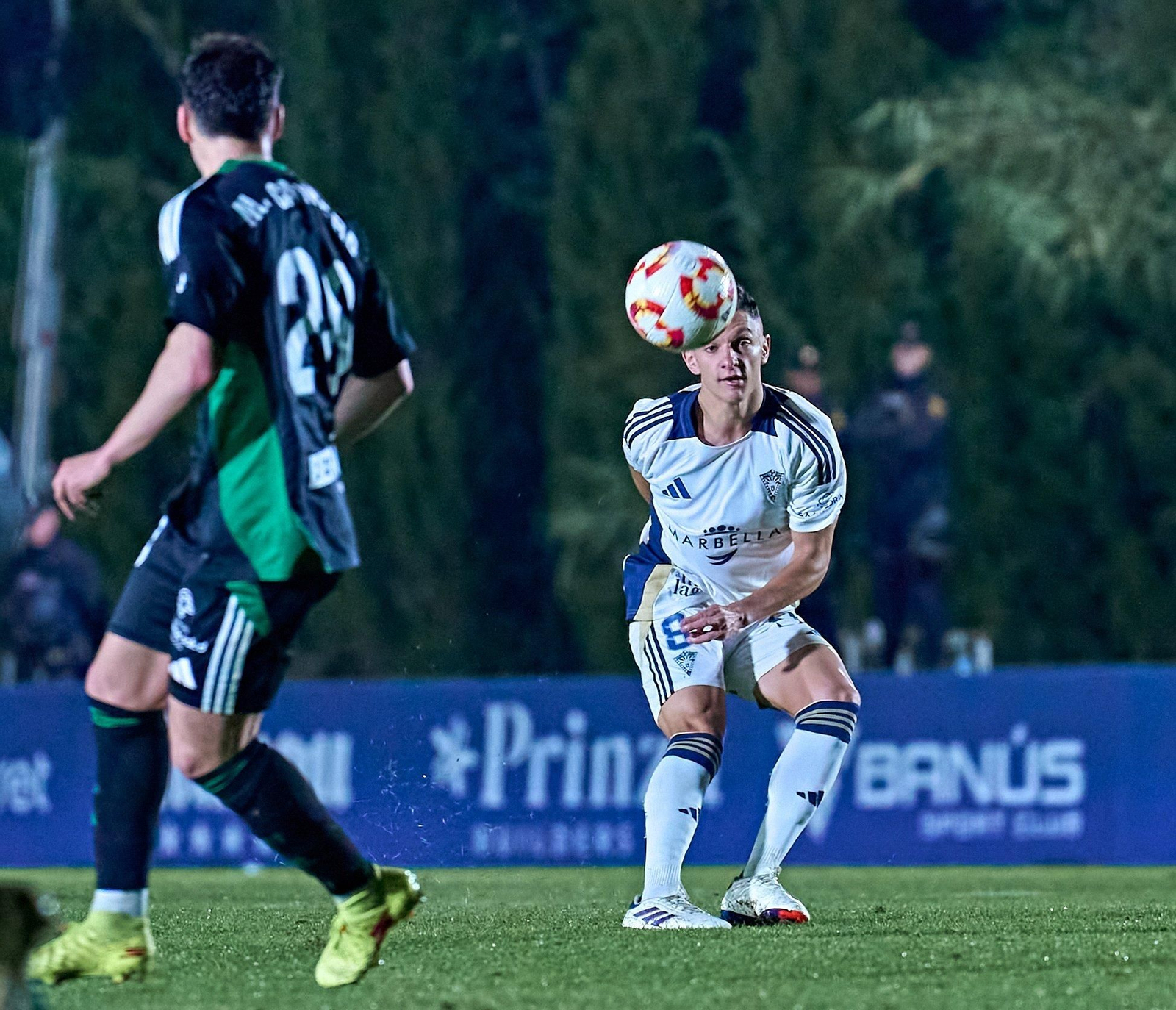 Jony Álamo en un partido del Marbella.