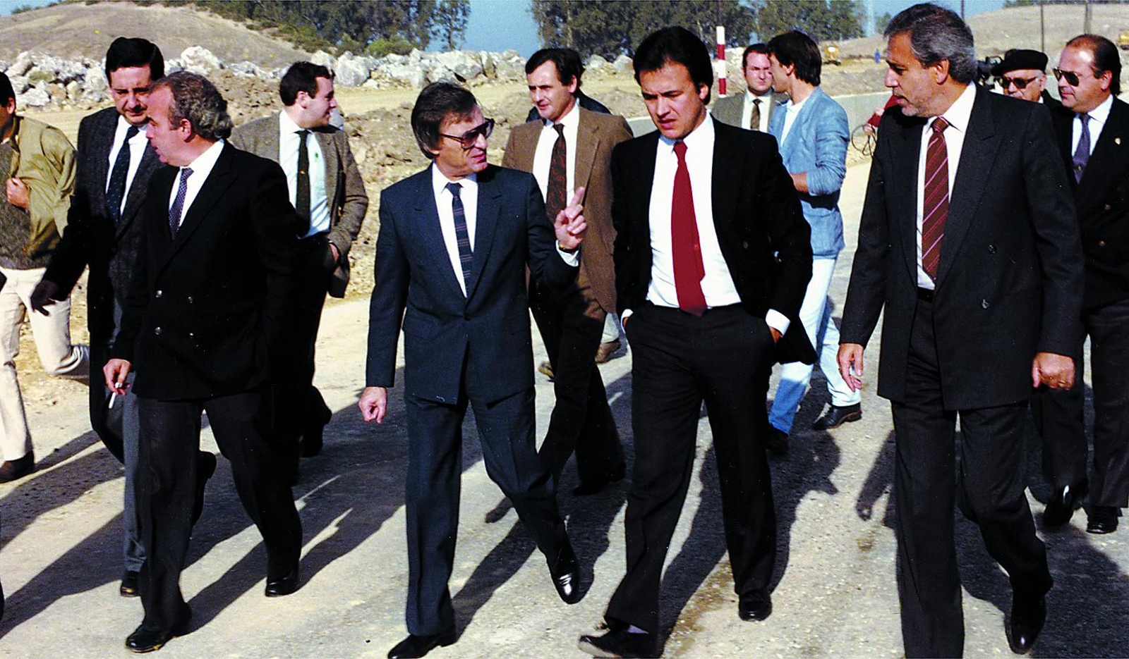 Pedro Pacheco junto a Bernie Ecclestone en 1985 por los terrenos del actual Circuito de Jerez.