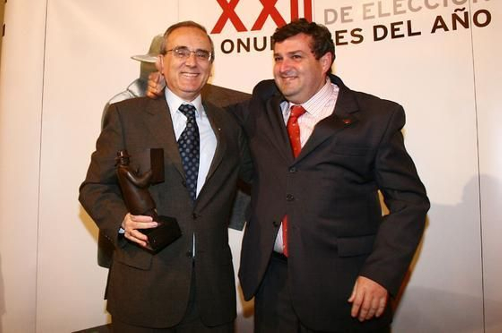 Manuel Carrasco, primer catedrático de la Universidad de Huelva, recibe su premio en la categoría Educación y Universidad.

Foto: Alberto Dominguez