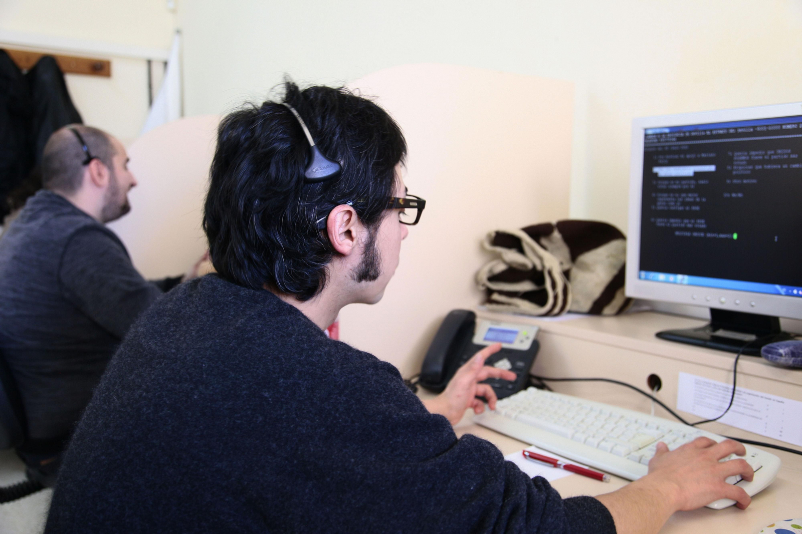 Uno de los encuestadores del Capdea realiza una de las entrevistas telefónicas.