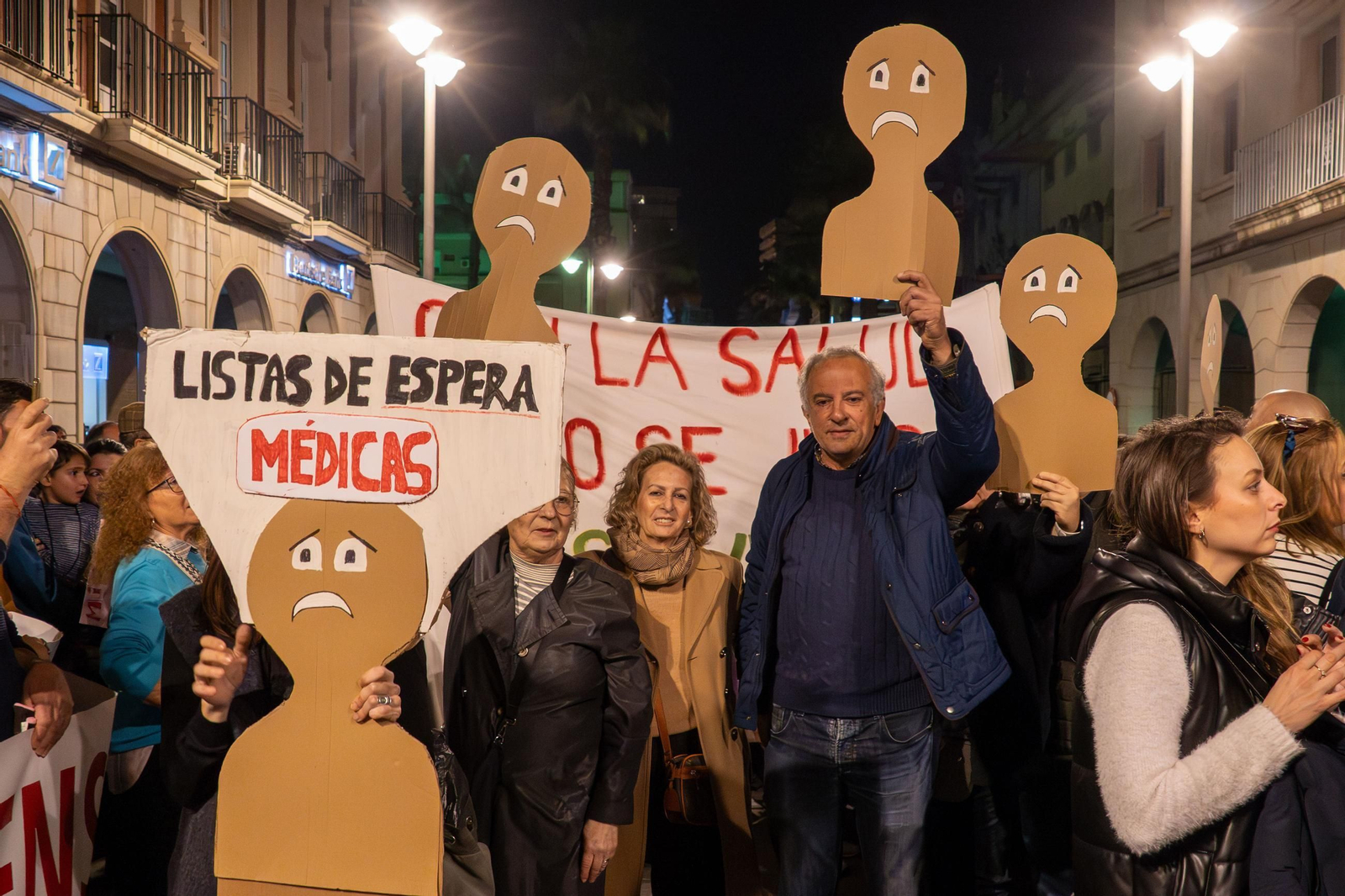 Imágenes de la concentración por la sanidad frente a la delegación