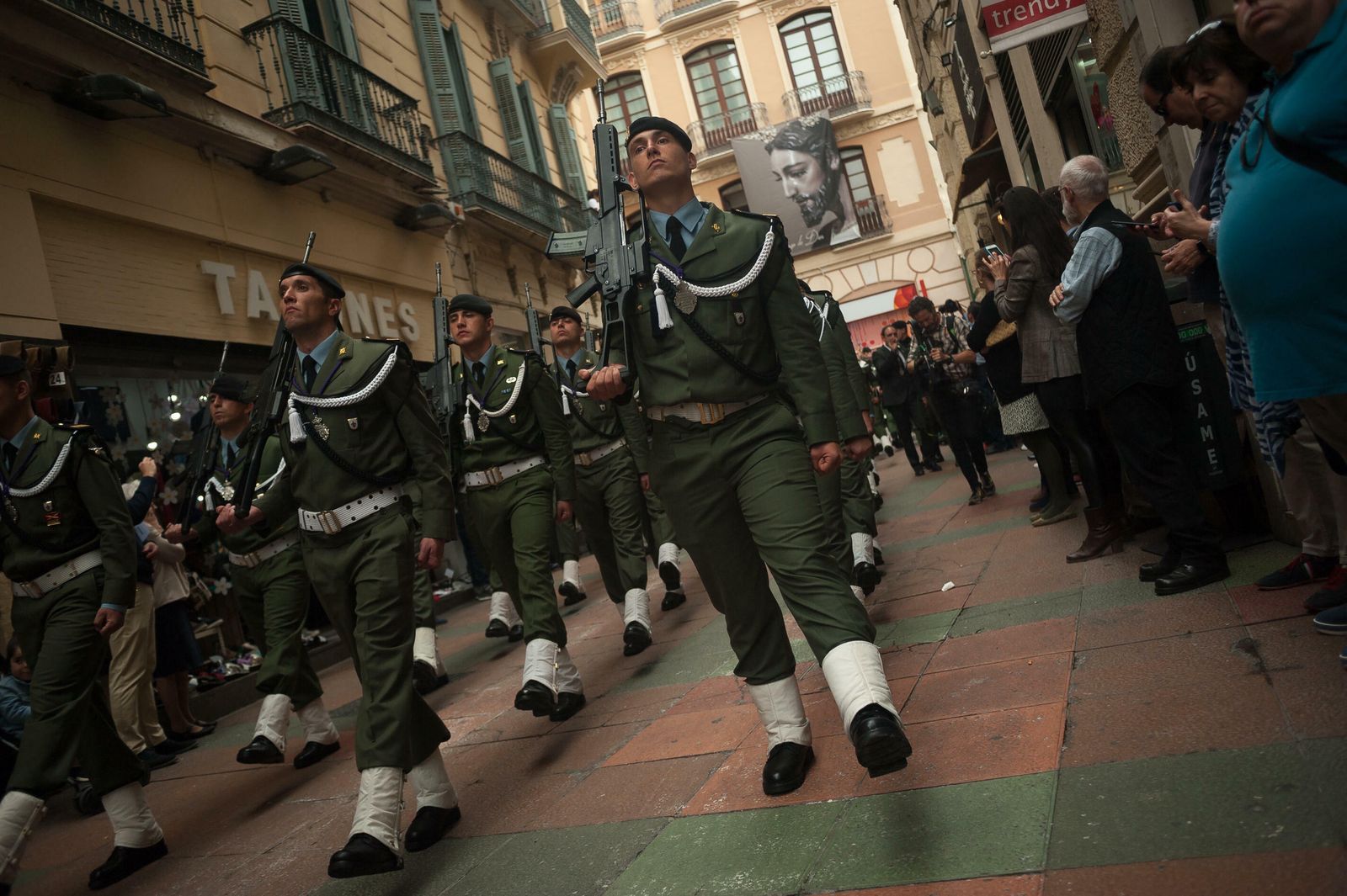 Fotos del desfile del traslado de Fusionadas en la Semana Santa de Málaga 2019.