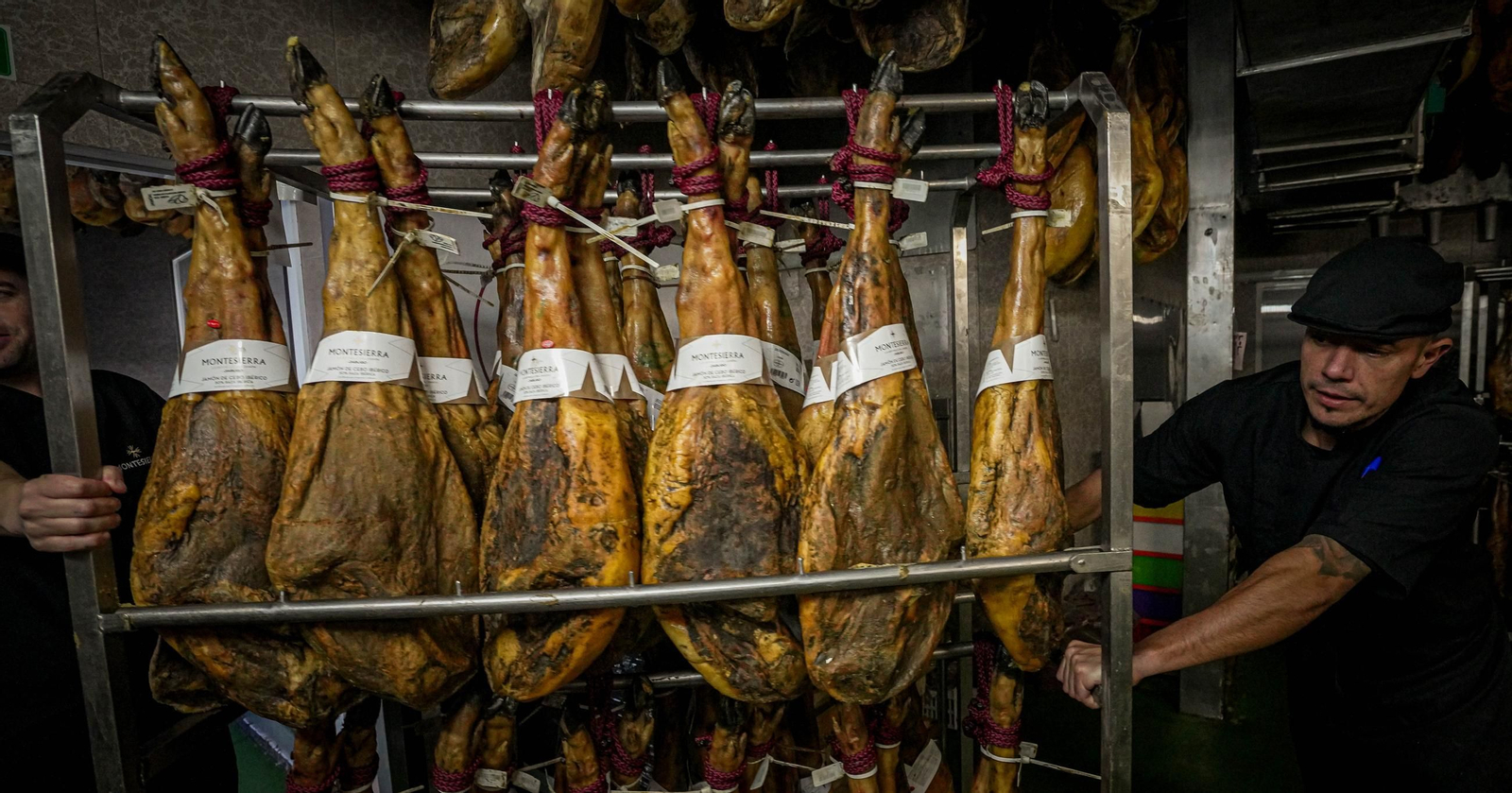 Del campo a la mesa, así son los jamones de Montesierra que vende Mercadona