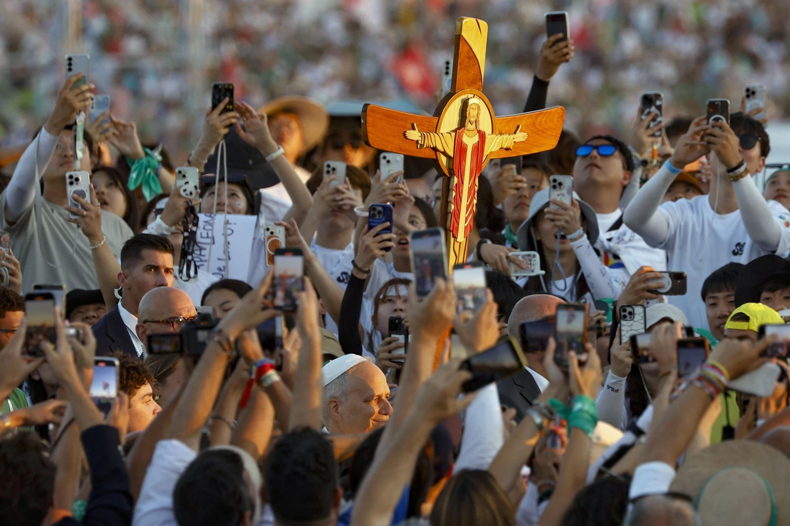 Pope Leo XIV celebrat (14130754).jpg