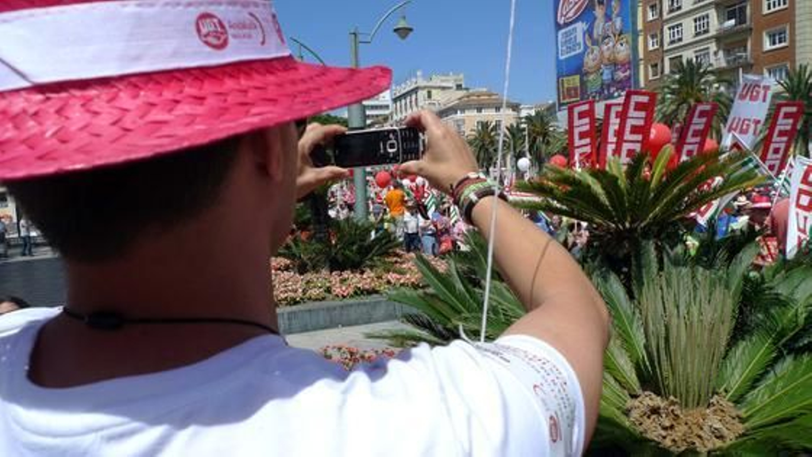 Huelga de funcionarios celebrada en Málaga contra el reajuste salarial impuesto por el Gobierno.


Foto: J.A.N.