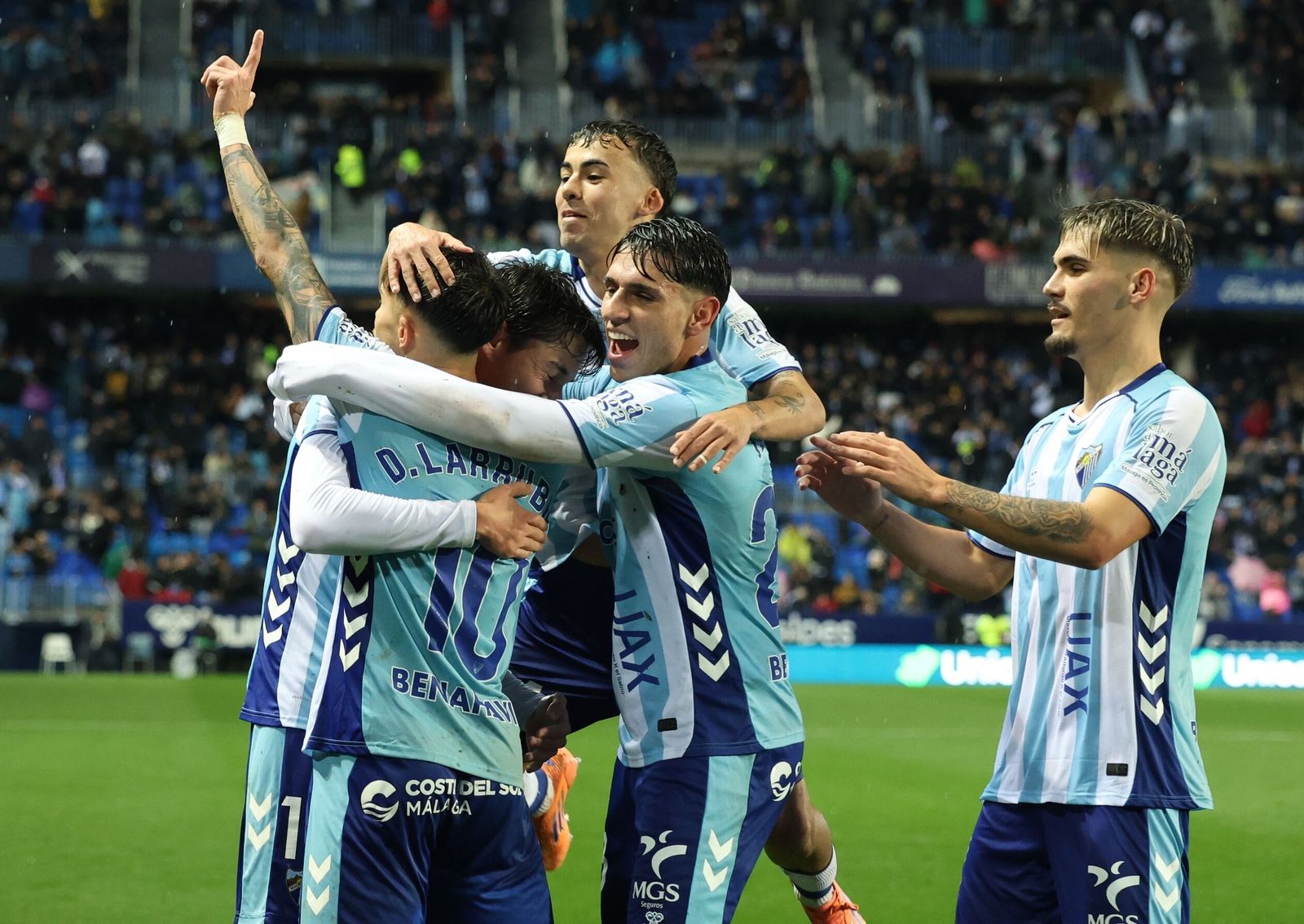 El Málaga celebra un gol en La Rosaleda.