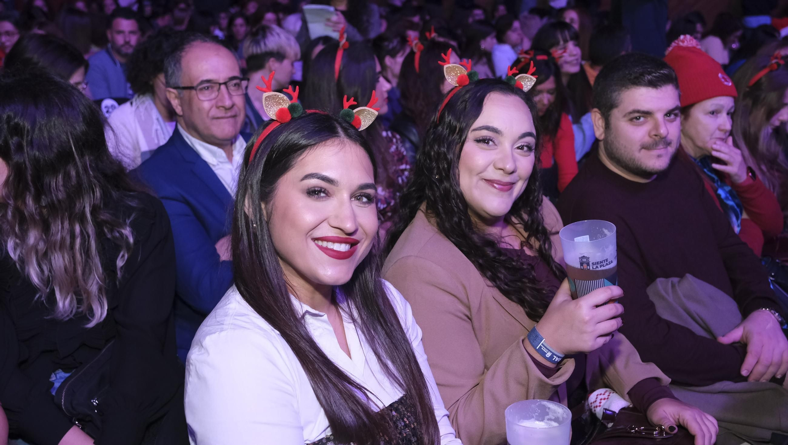 David Bisbal enamora a su Almería en el inicio de la gira 'Todo es Posible en Navidad', en fotografías
