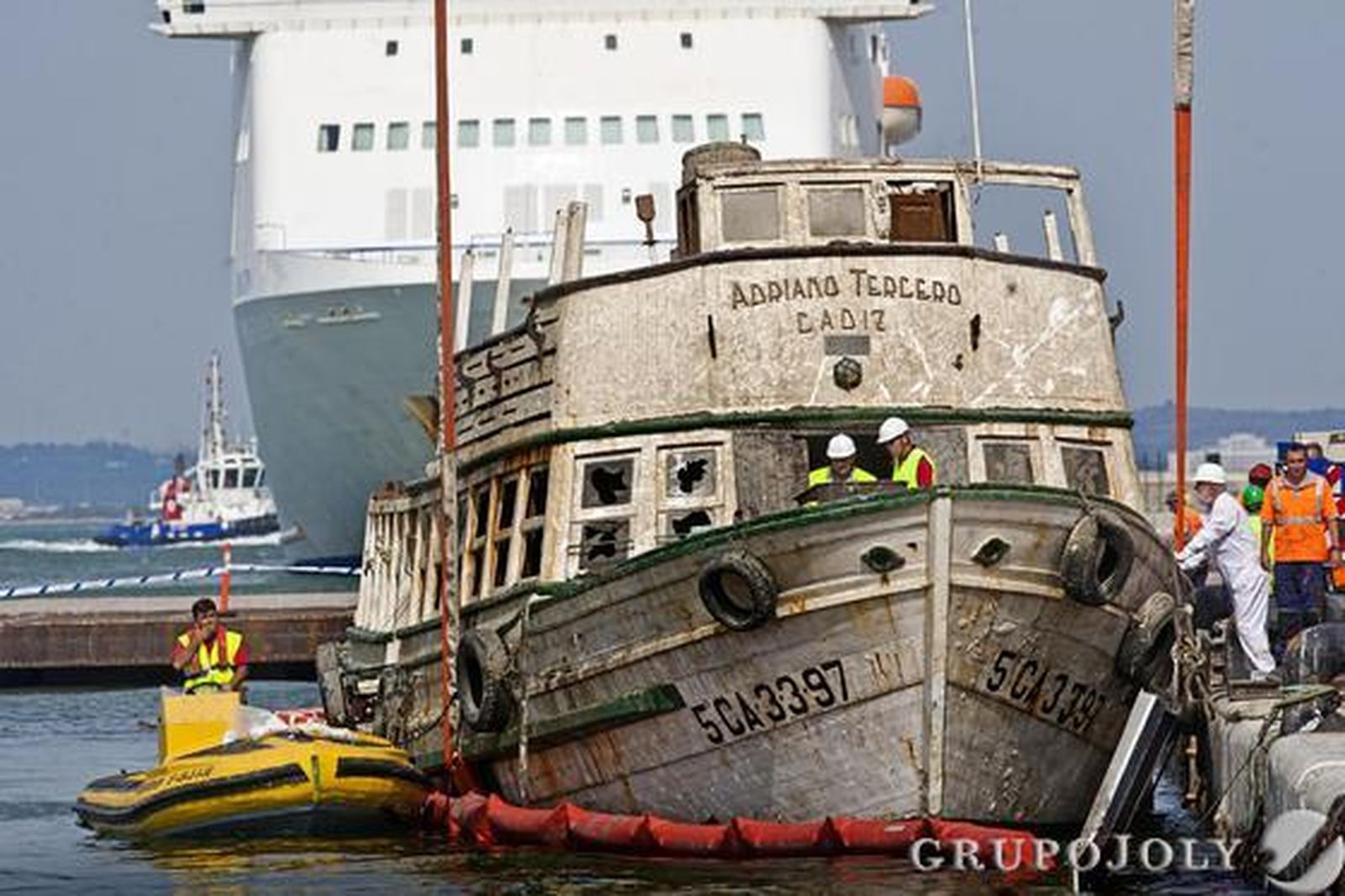 El Adriano III, ya estabilizado en la superficie. 

Foto: Julio Gonzalez