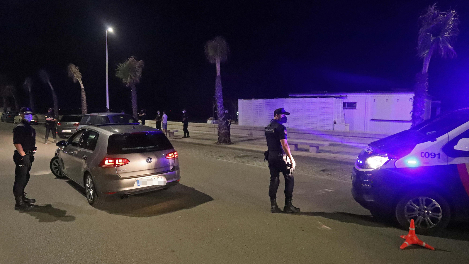Fotos de una noche de patrulla con la Policía Nacional en La Línea