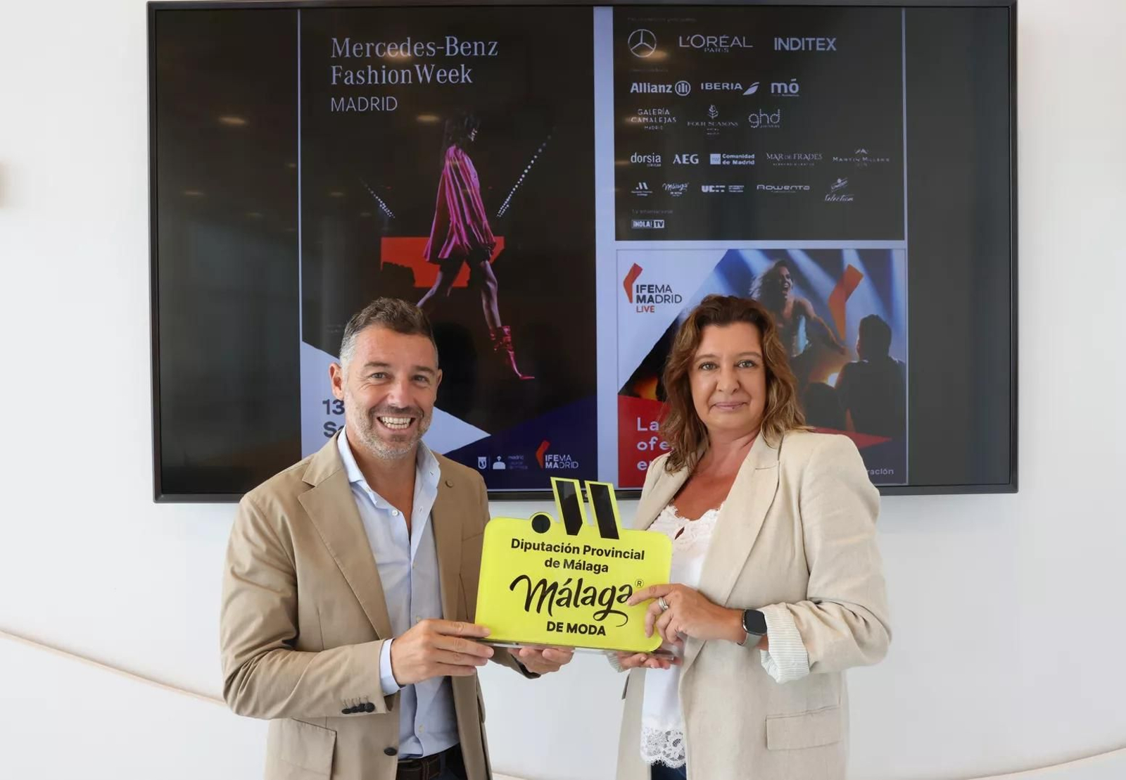 Juan Rosas y Esperanza González presentan la iniciativa.