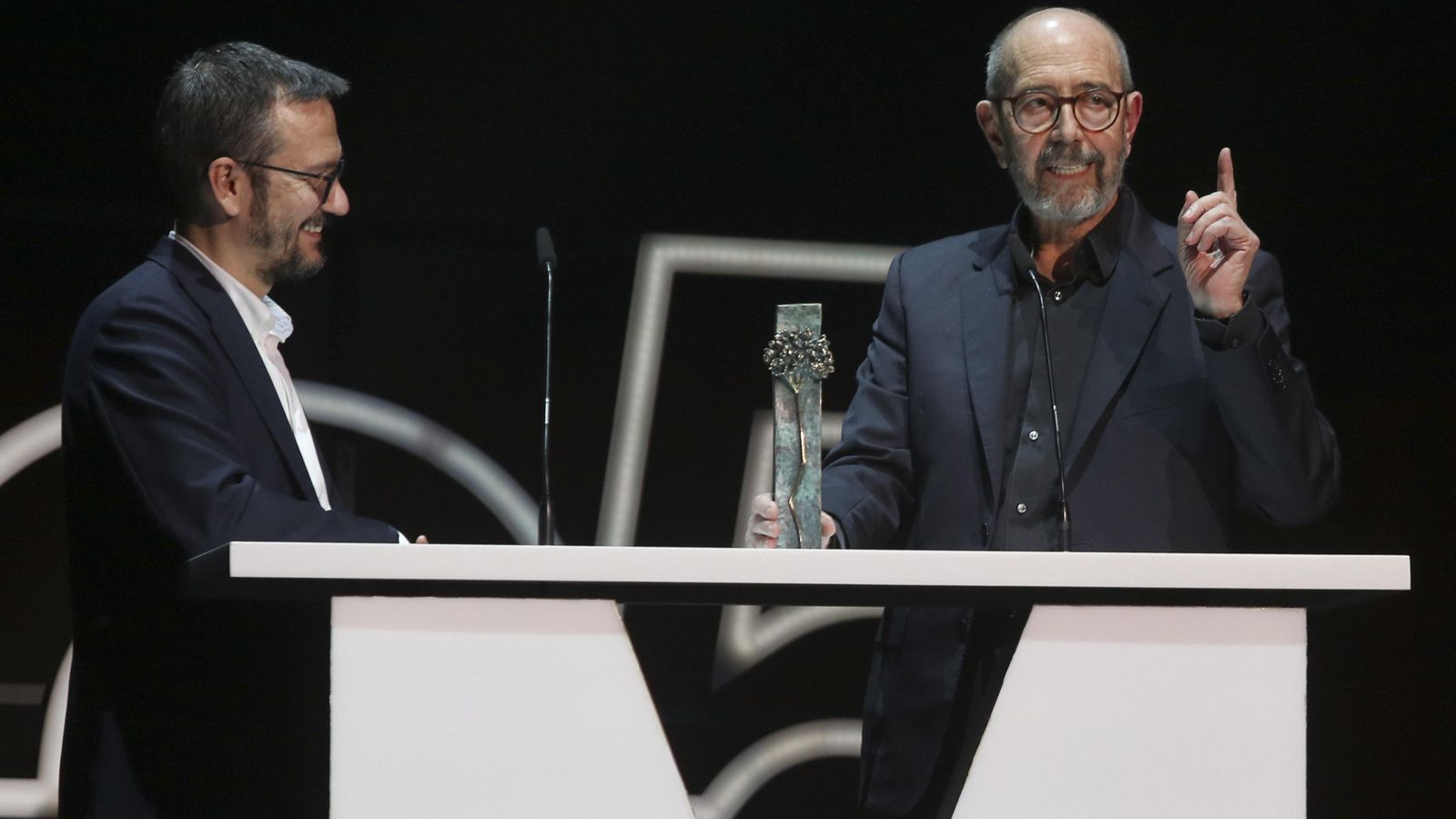 David Serrano y Miguel Rellán con la Biznaga Ciudad del Paraíso.