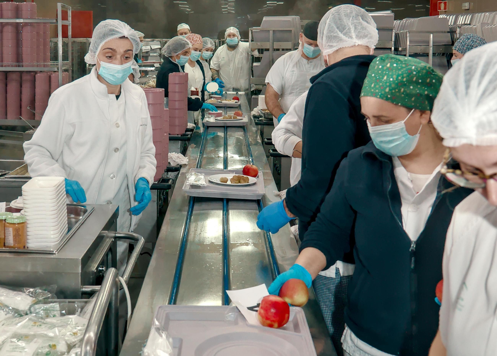 Las organizaciones sindicales exigen asimismo incorporar las reformas legales necesarias para evitar que las empresas absorban las subidas del SMI a través de complementos.