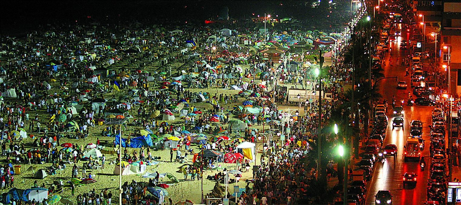 Así lucía la playa Victoria de Cádiz en una barbacoa  del Carranza celebrada en 2005.
