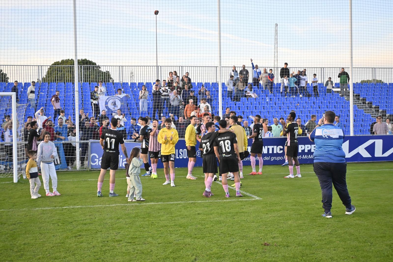 Las mejores imágenes del Atlético Onubense - Bollullos