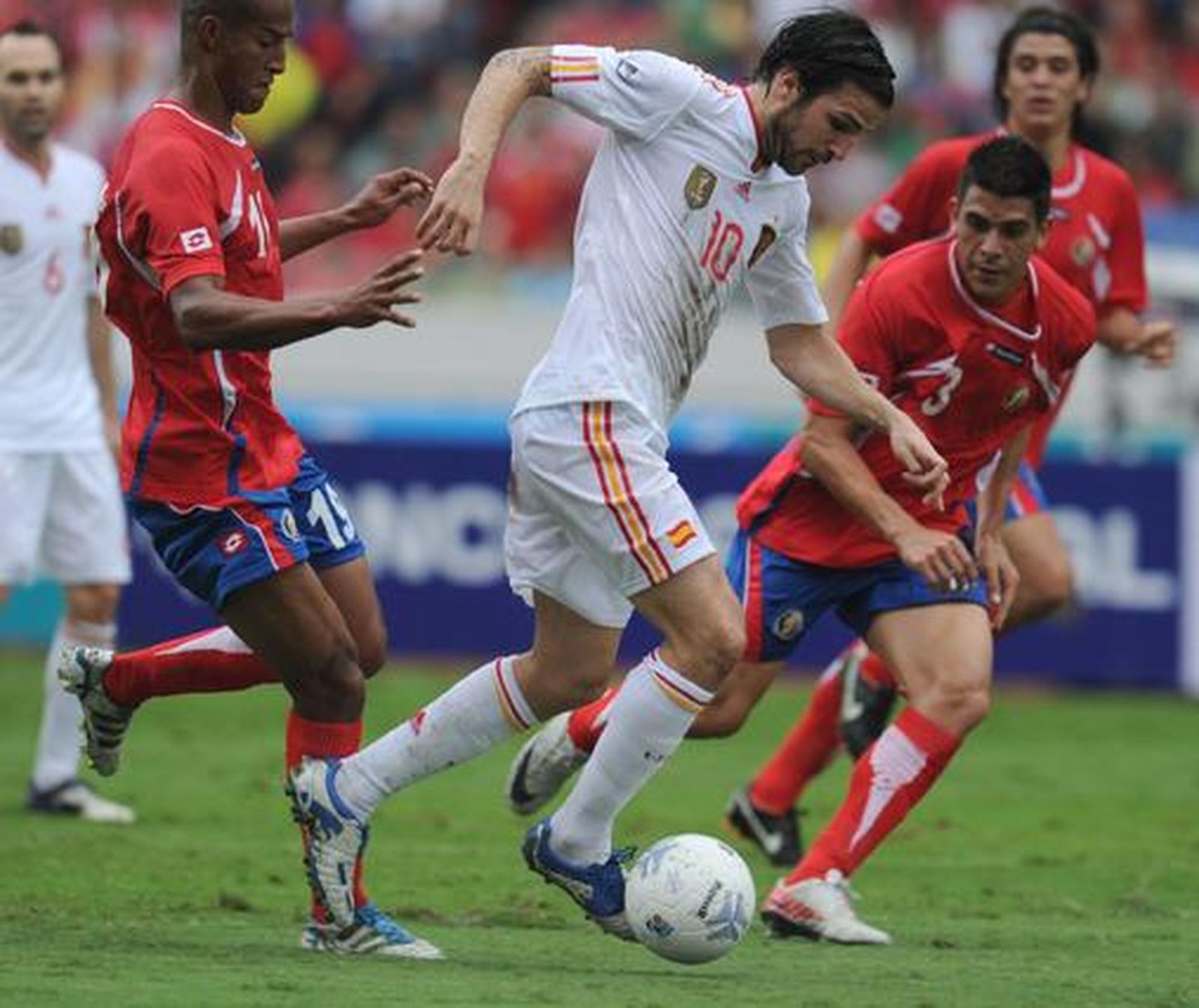 Un gol en el descuento de Villa salvó el empate de la selección española tras tener que remontar dos goles después de un desastroso primer tiempo.

Foto: afp