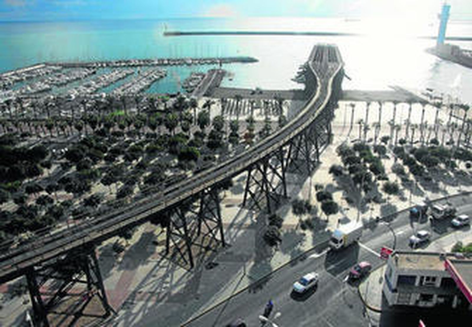 Vista panorámica del embarcadero y parte del viaducto del Cargadero del Mineral.