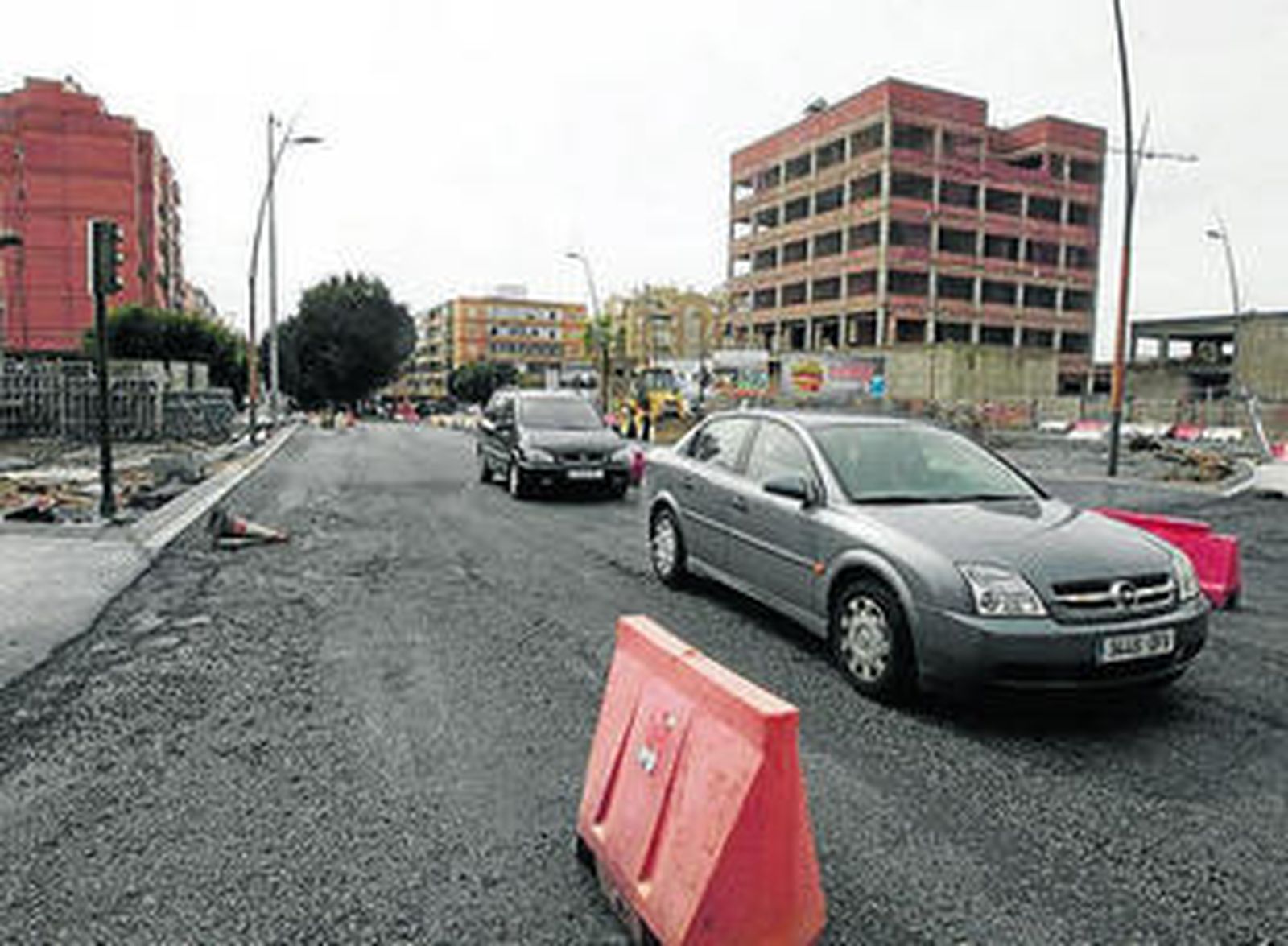 Los vehículos ya circulan sobre la carretera de Níjar.