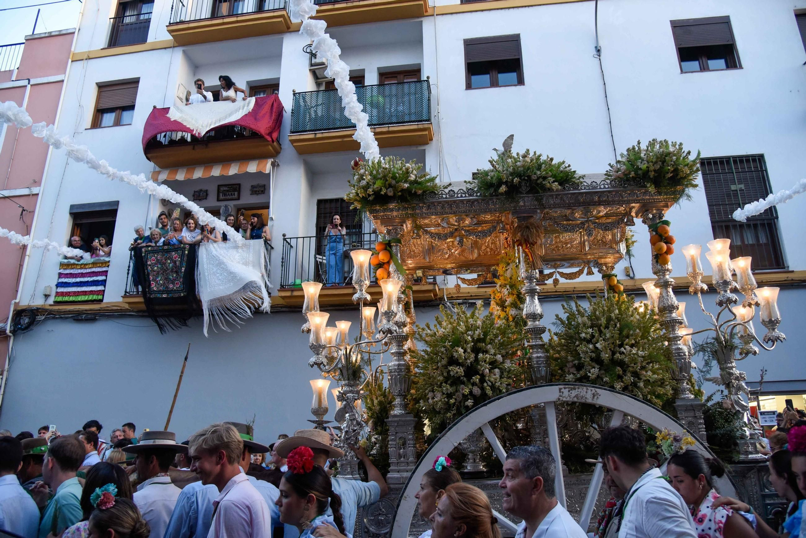 Llegada de la Hermandad del Rocío de Triana 2025 a Sevilla