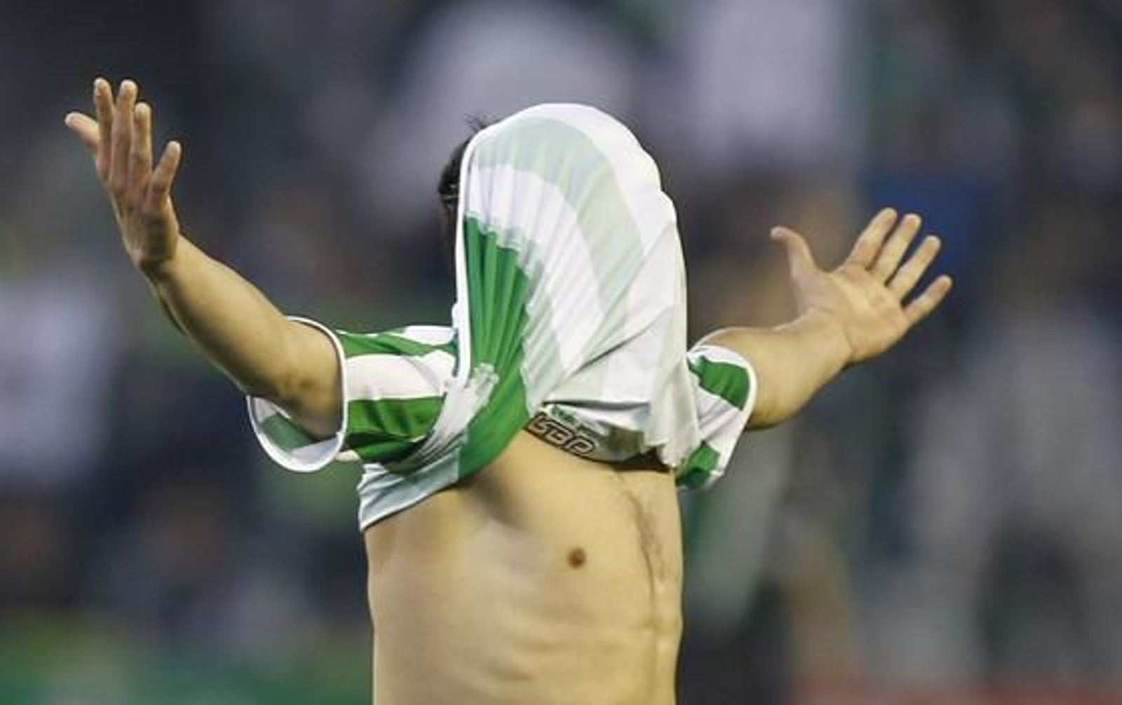 El Betis pierde en casa, con el Elche (1-4), su cuarto partido seguido. / Antonio Pizarro