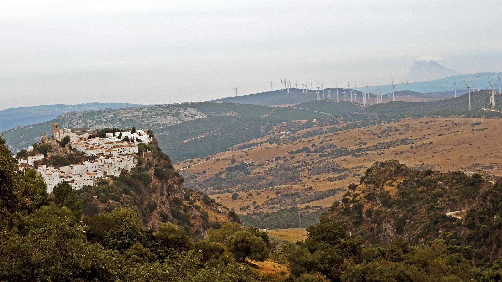 Casares vista desde la Gran Senda de Málaga.