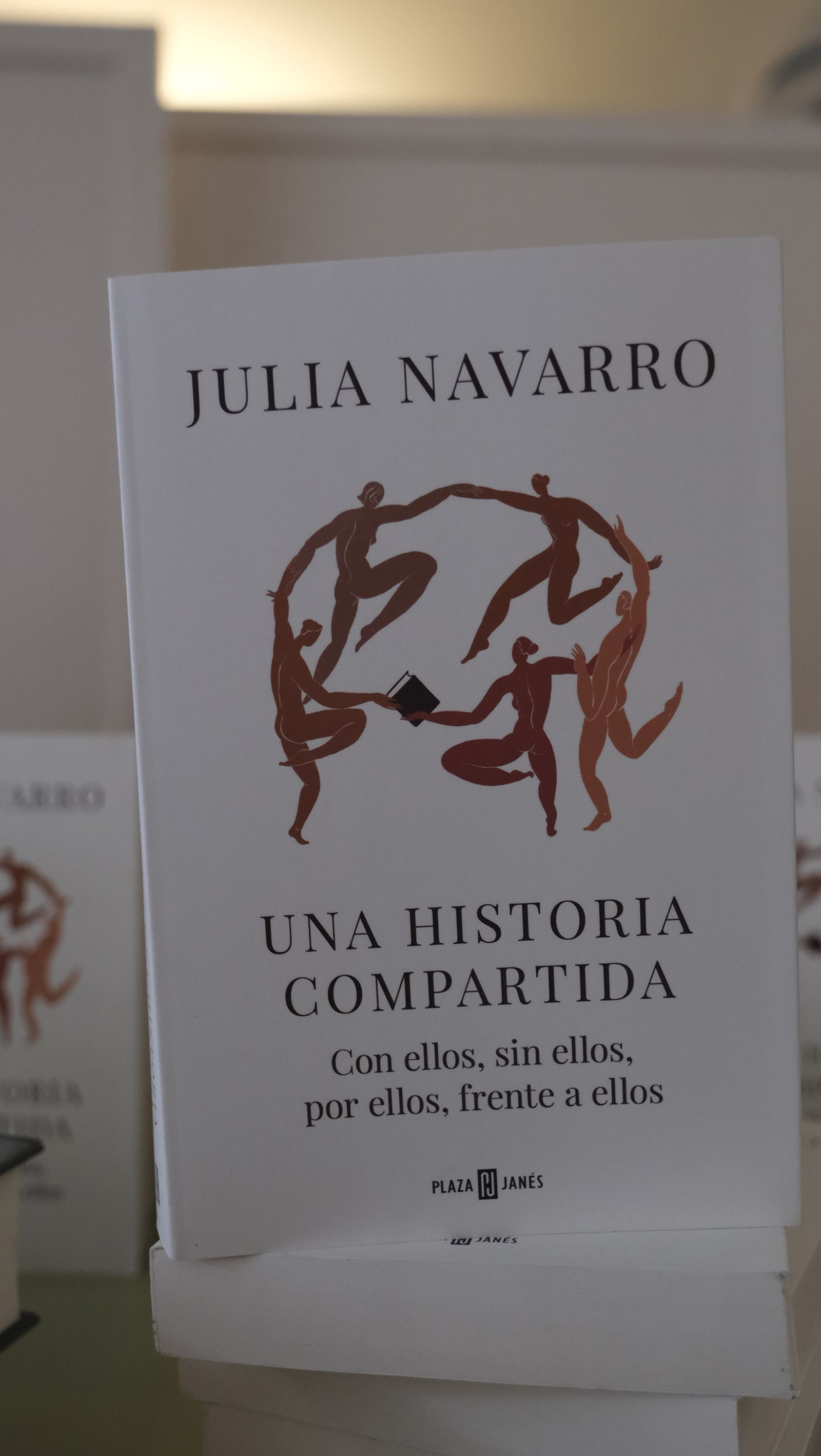 Imágenes de Diario de los Libros en Mojácar, con la escritora Julia Navarro