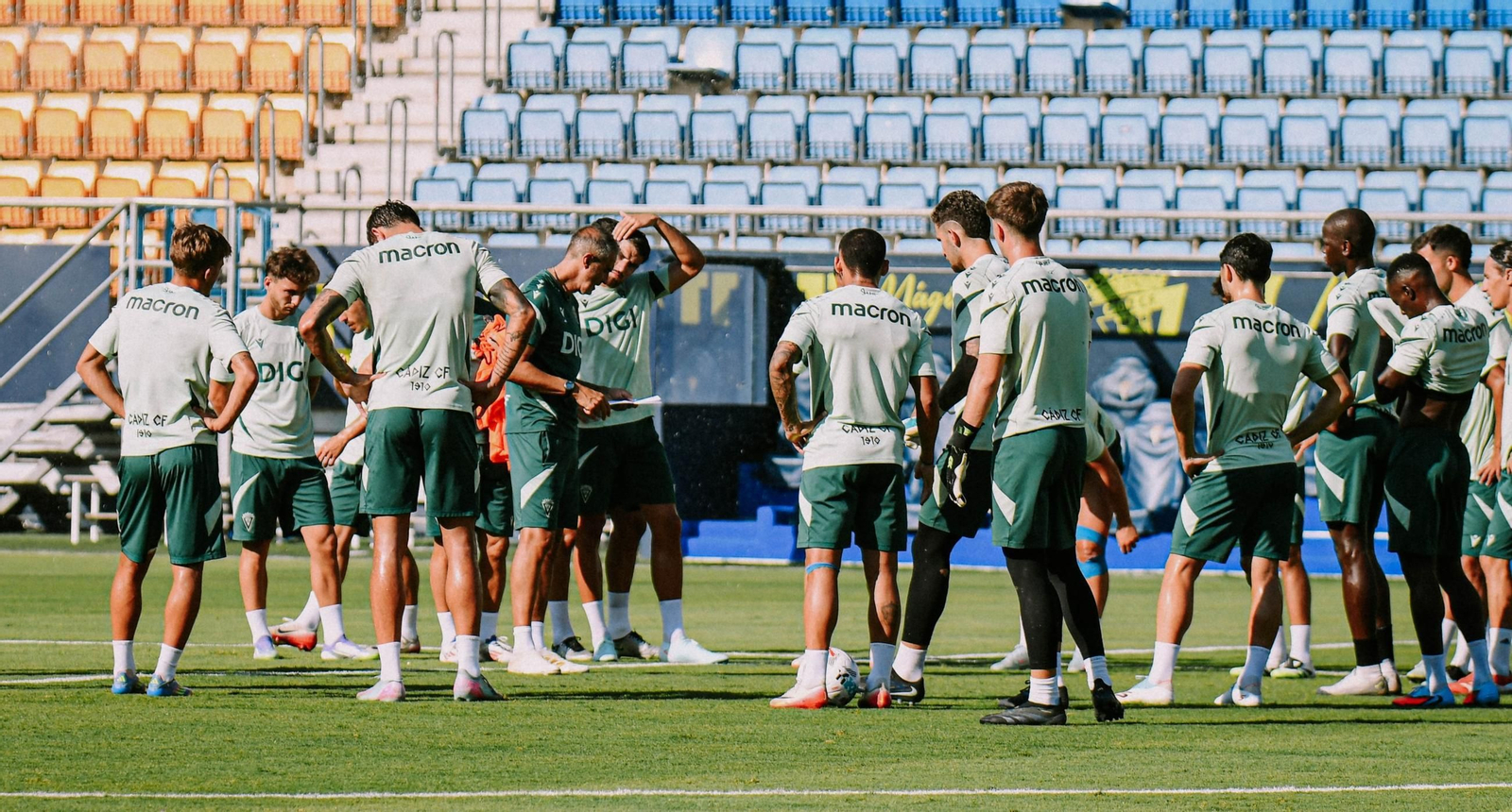 Un entrenamiento del Cádiz.