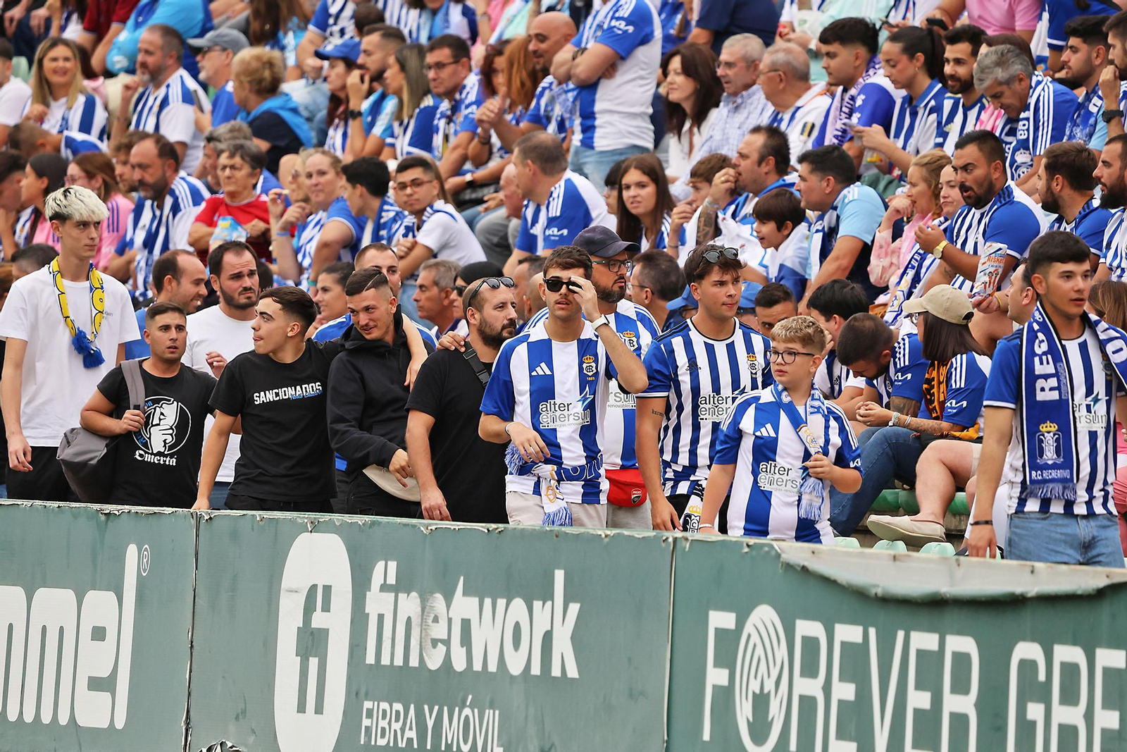 Búscate en las gradas del Betis Deportivo-Recreativo de Huelva