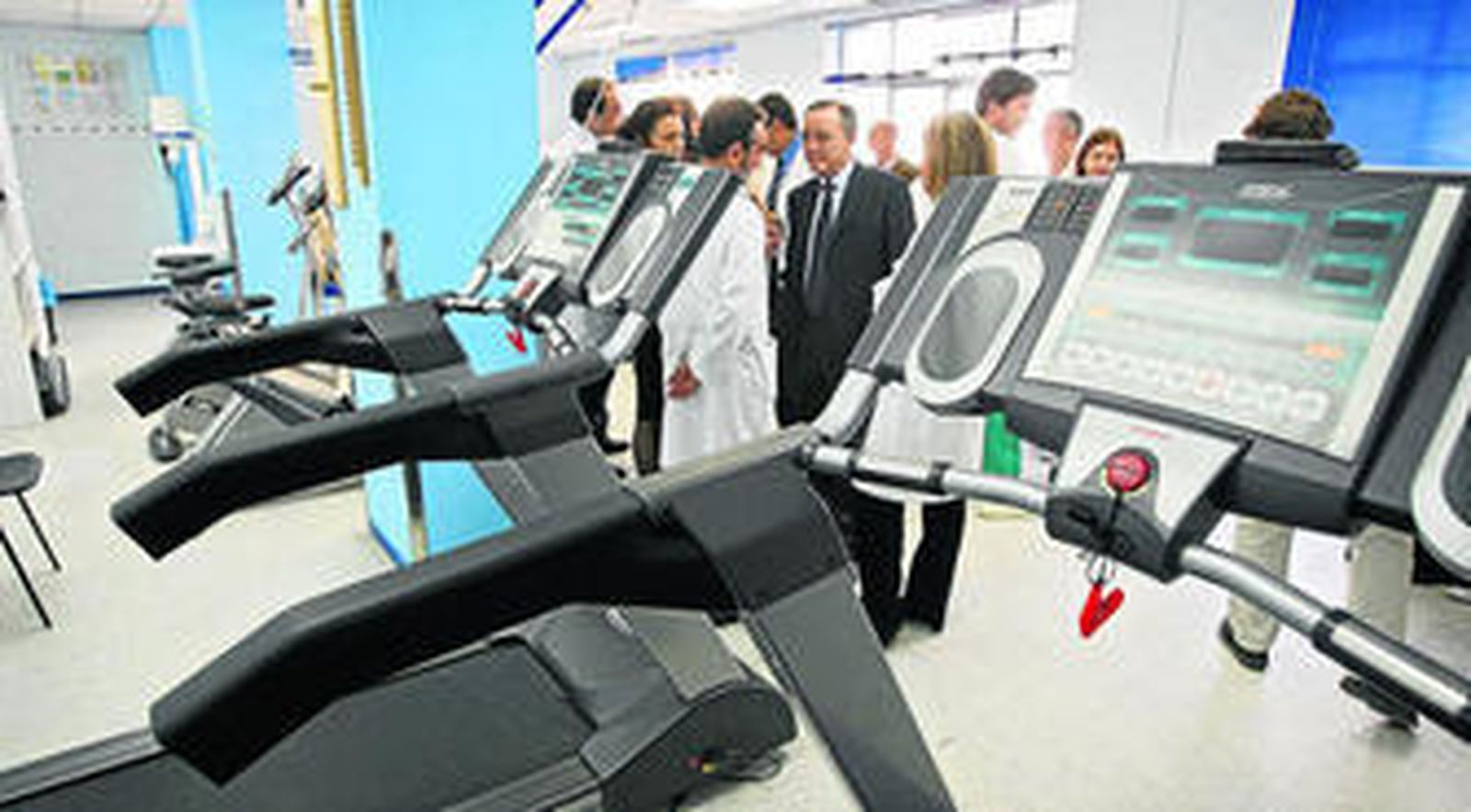 La unidad de rehabilitación cardíaca del Puerta del Mar, en su inauguración en 2010. La de San Carlos seguirá el mismo modelo.