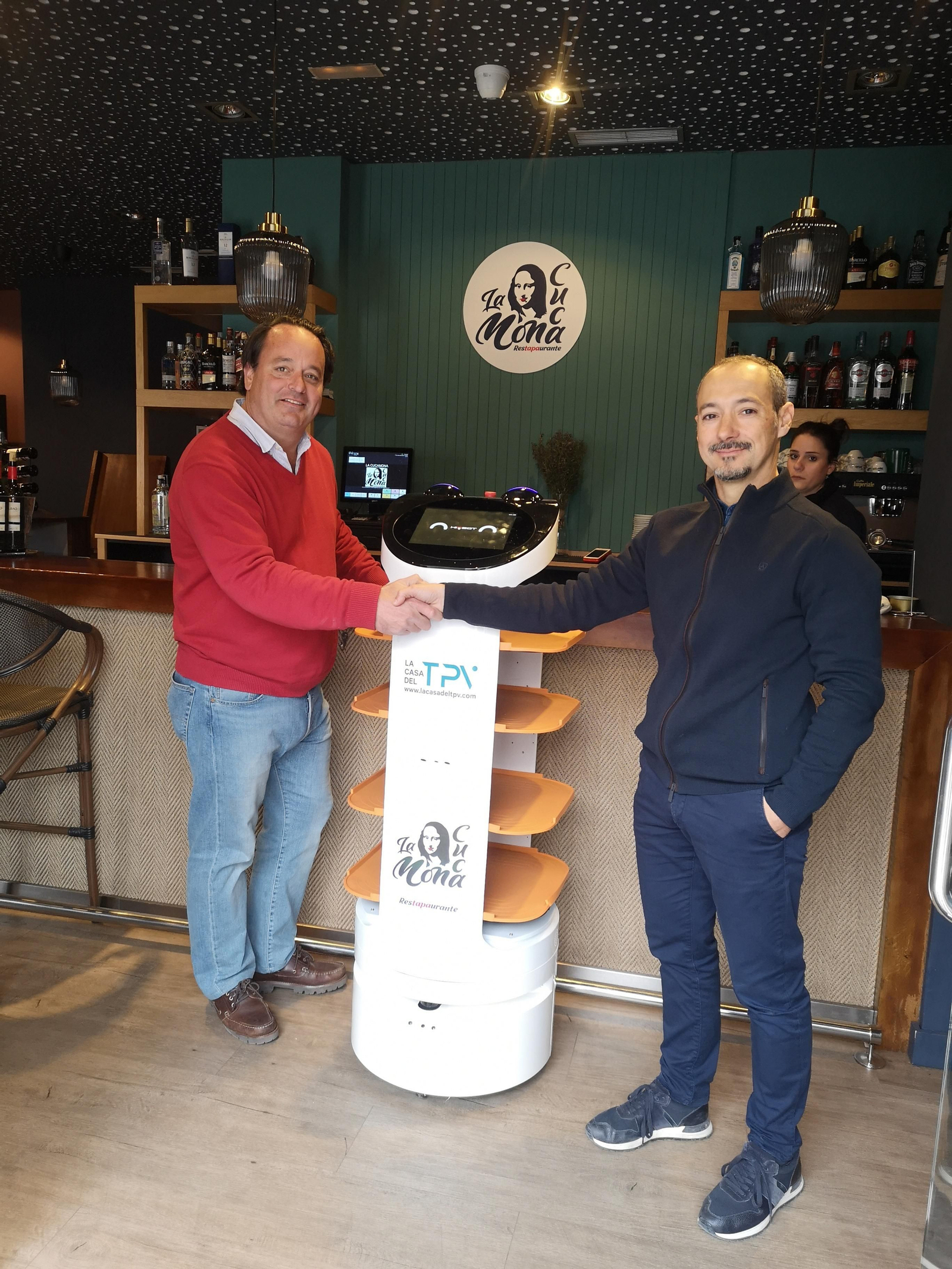 José Luis Acuña, socio La Cucamona y José Ángel Salas, director comercial La Casa del TPV