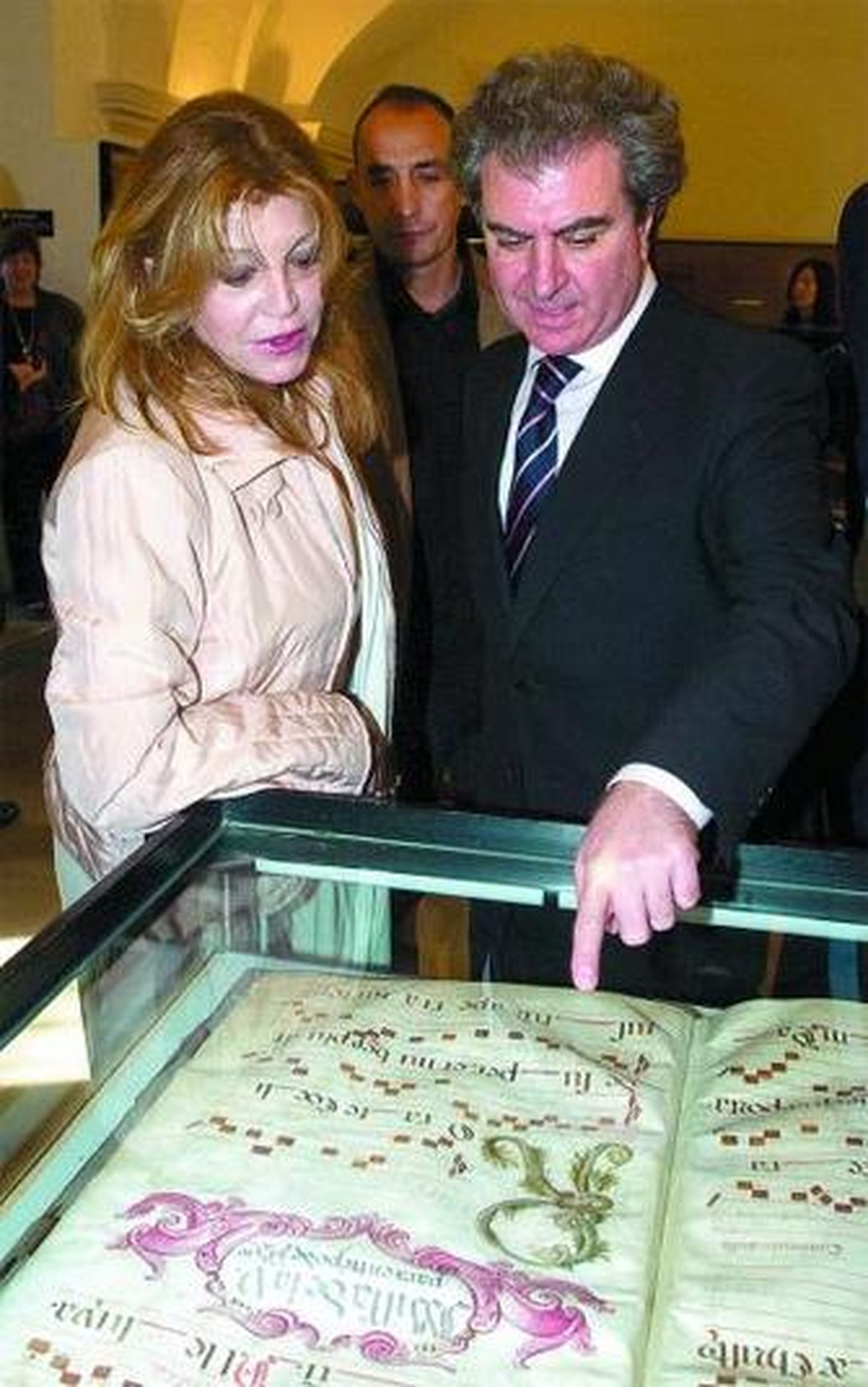 La baronesa Tita Cervera y el ministro de Cultura, ayer en Sant Feliu.