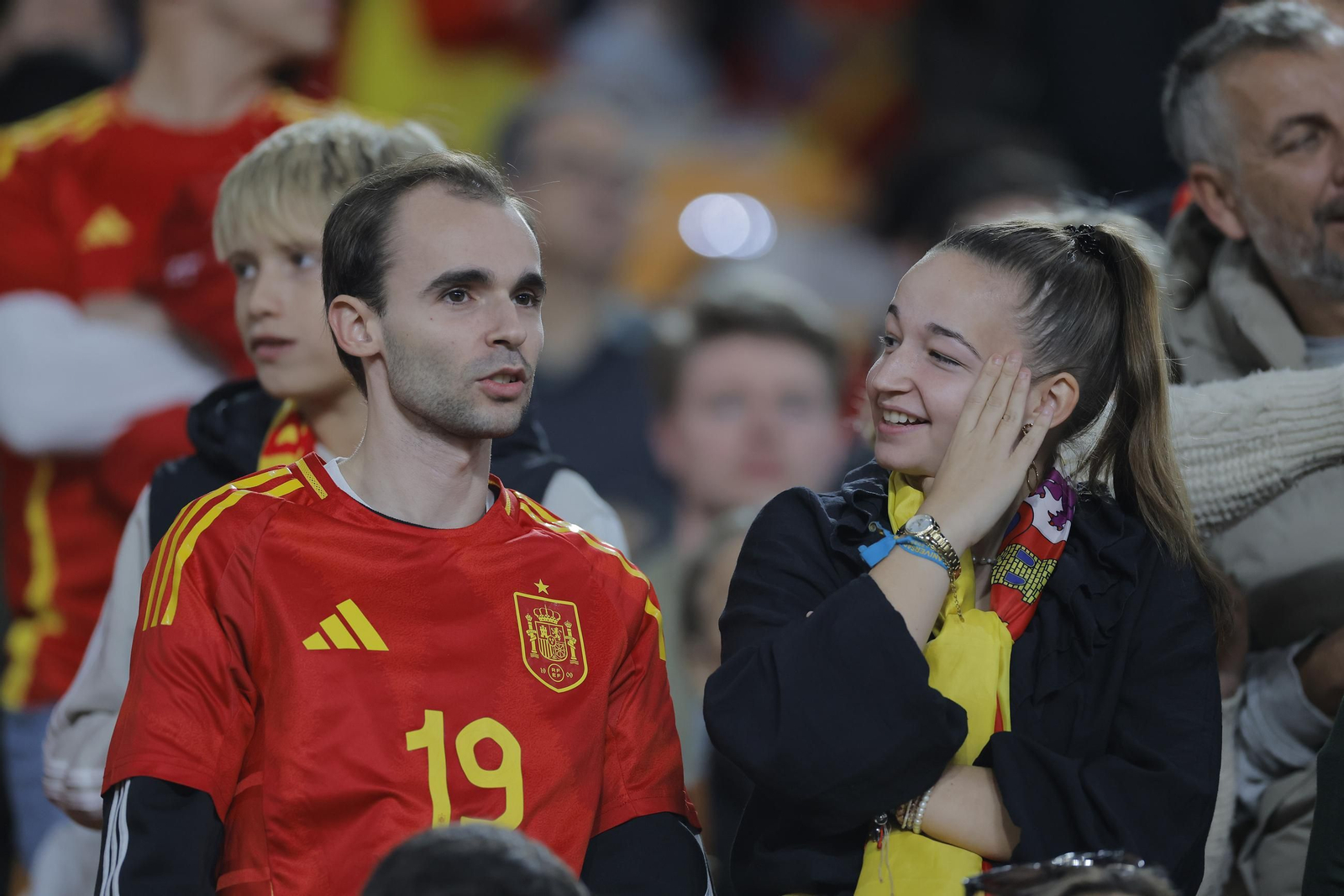 Búscate en las fotos del España - Turquia