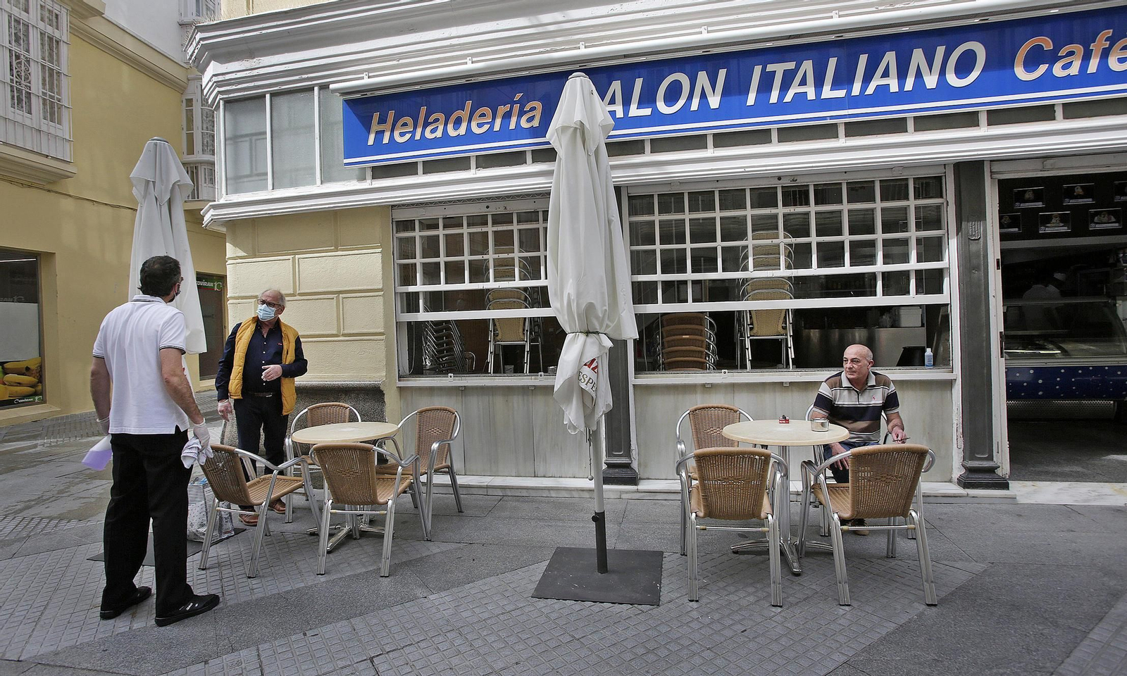 Separación de mesas en la Heladería Los Italianos de Cádiz