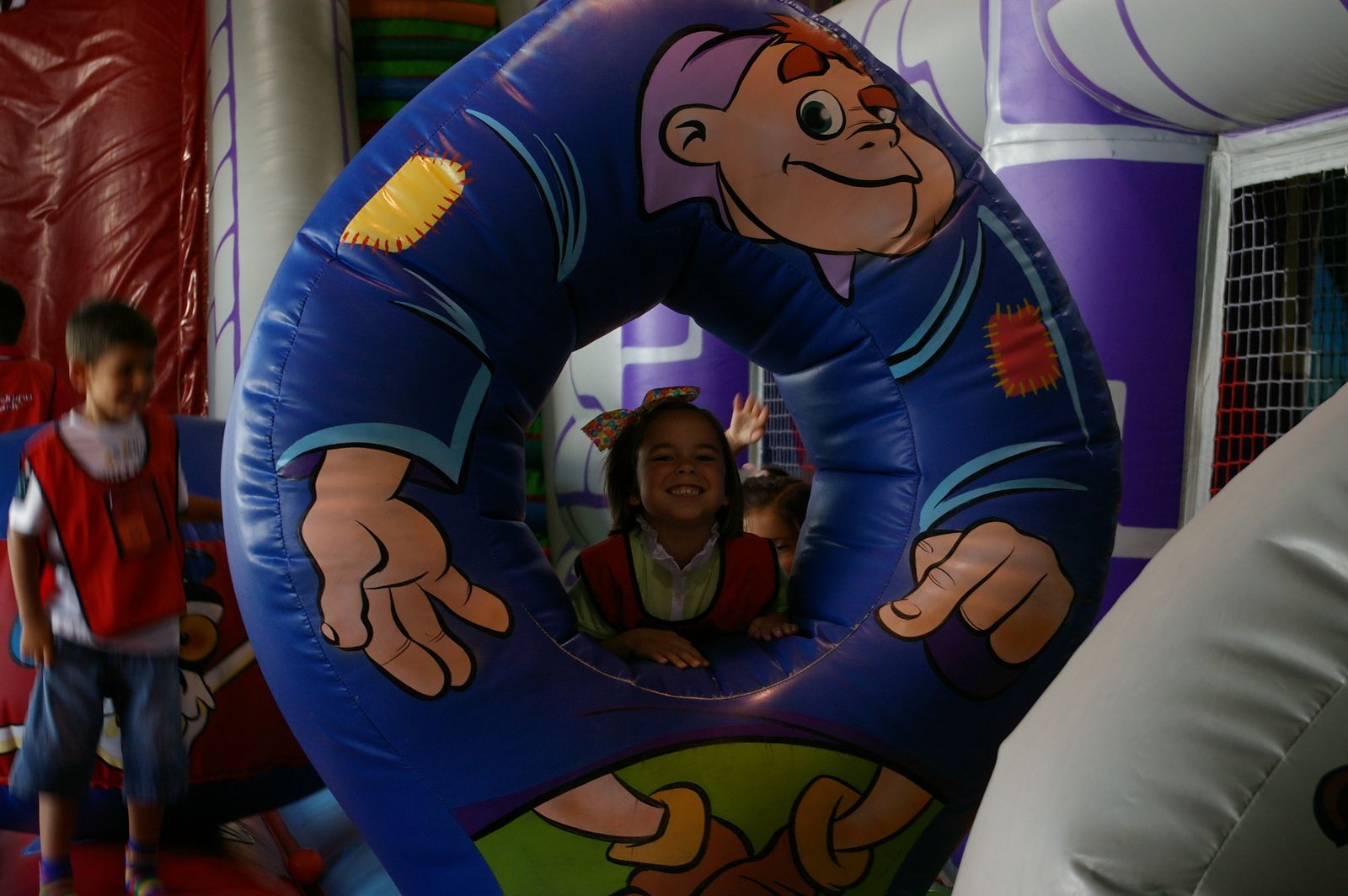 Imagen de archivo de una niña disfrutando de las atraccciones del Chiquipark