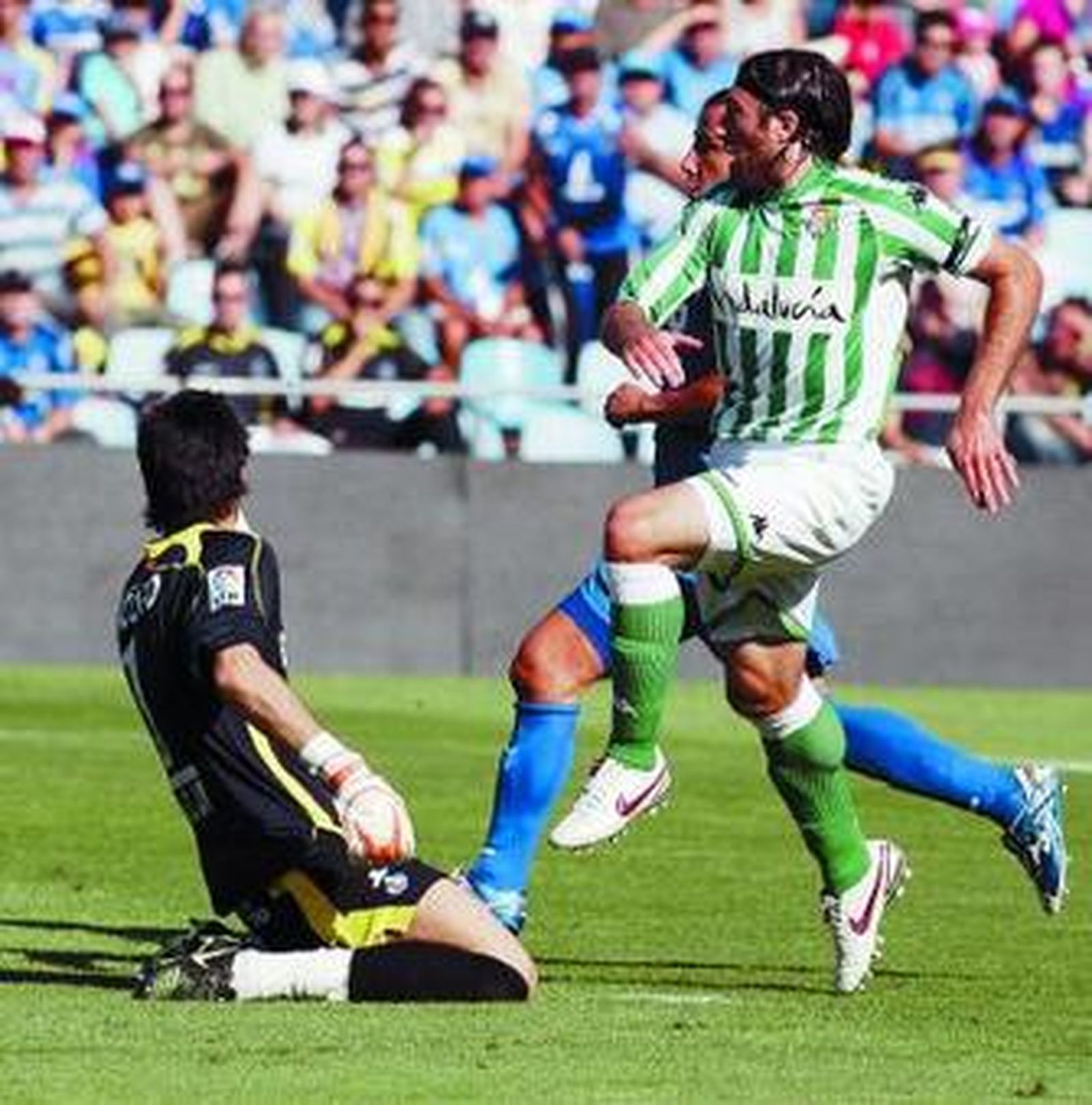 Pavone desperdicia una clara oportunidad ante Jacobo.