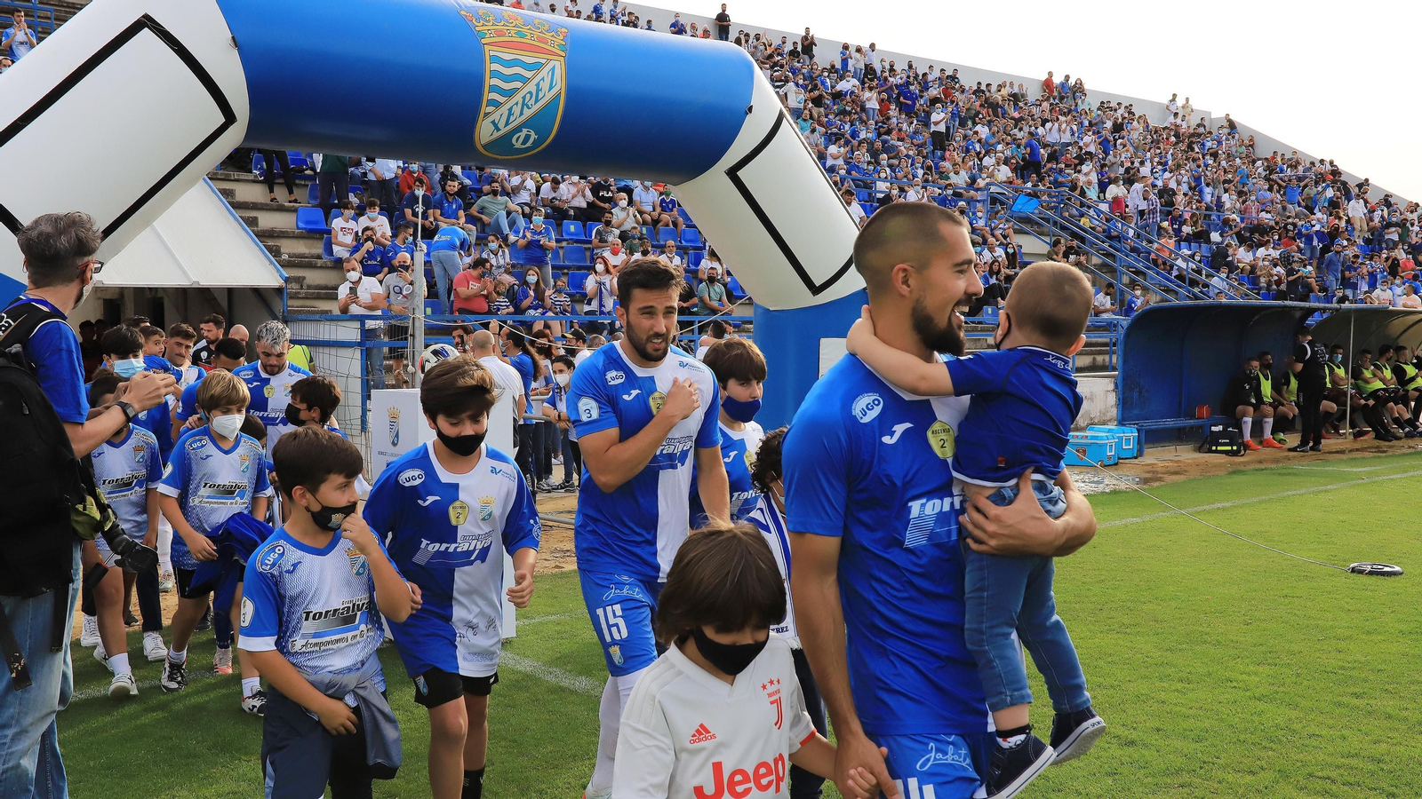 Imágenes de la semifinal por el ascenso entre el  Xerez CD - Puente Genil