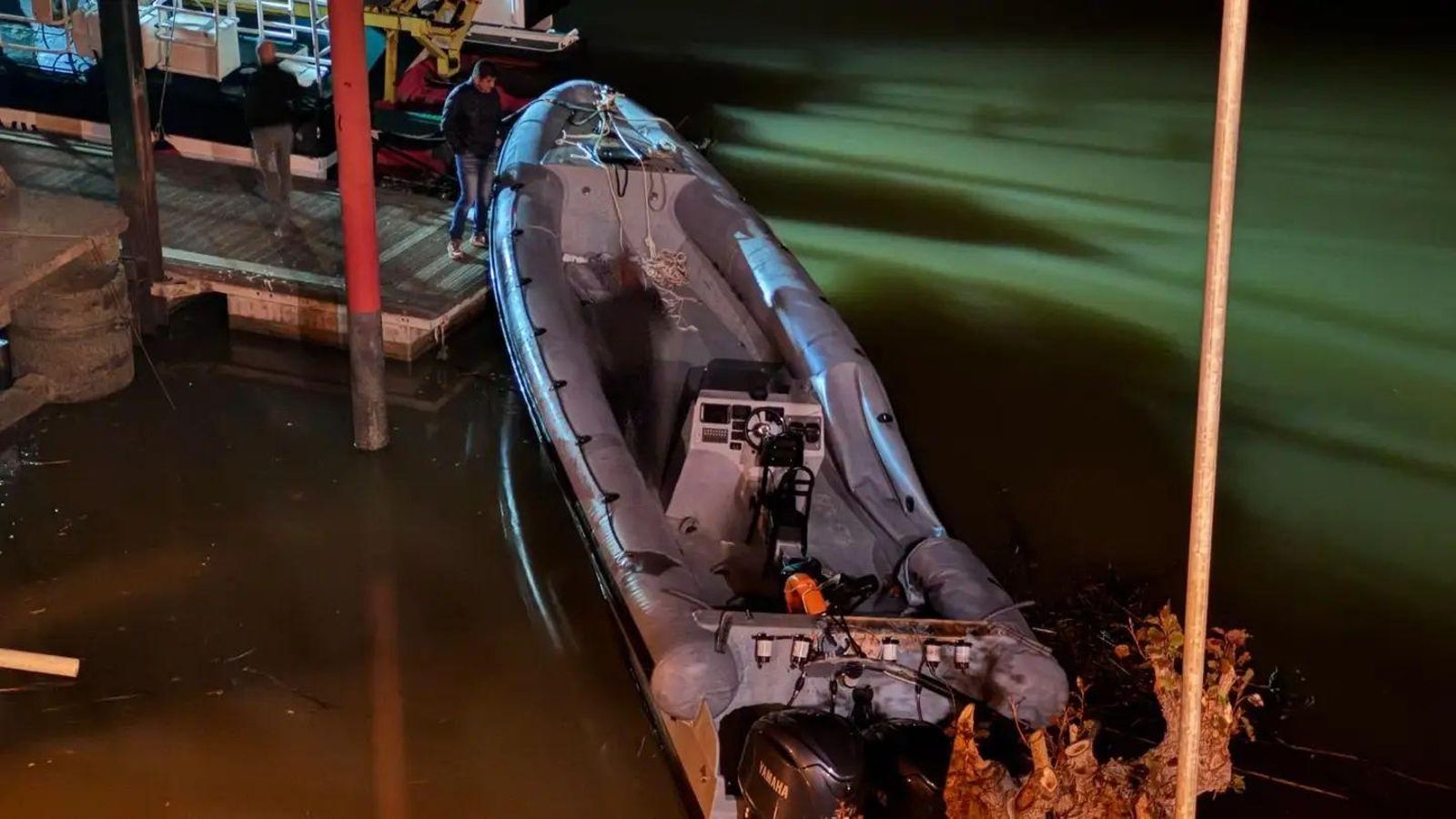 Muere un agente de la GNR tras ser embestida su patrullera por una narcolancha (en la foto) en el Guadiana.